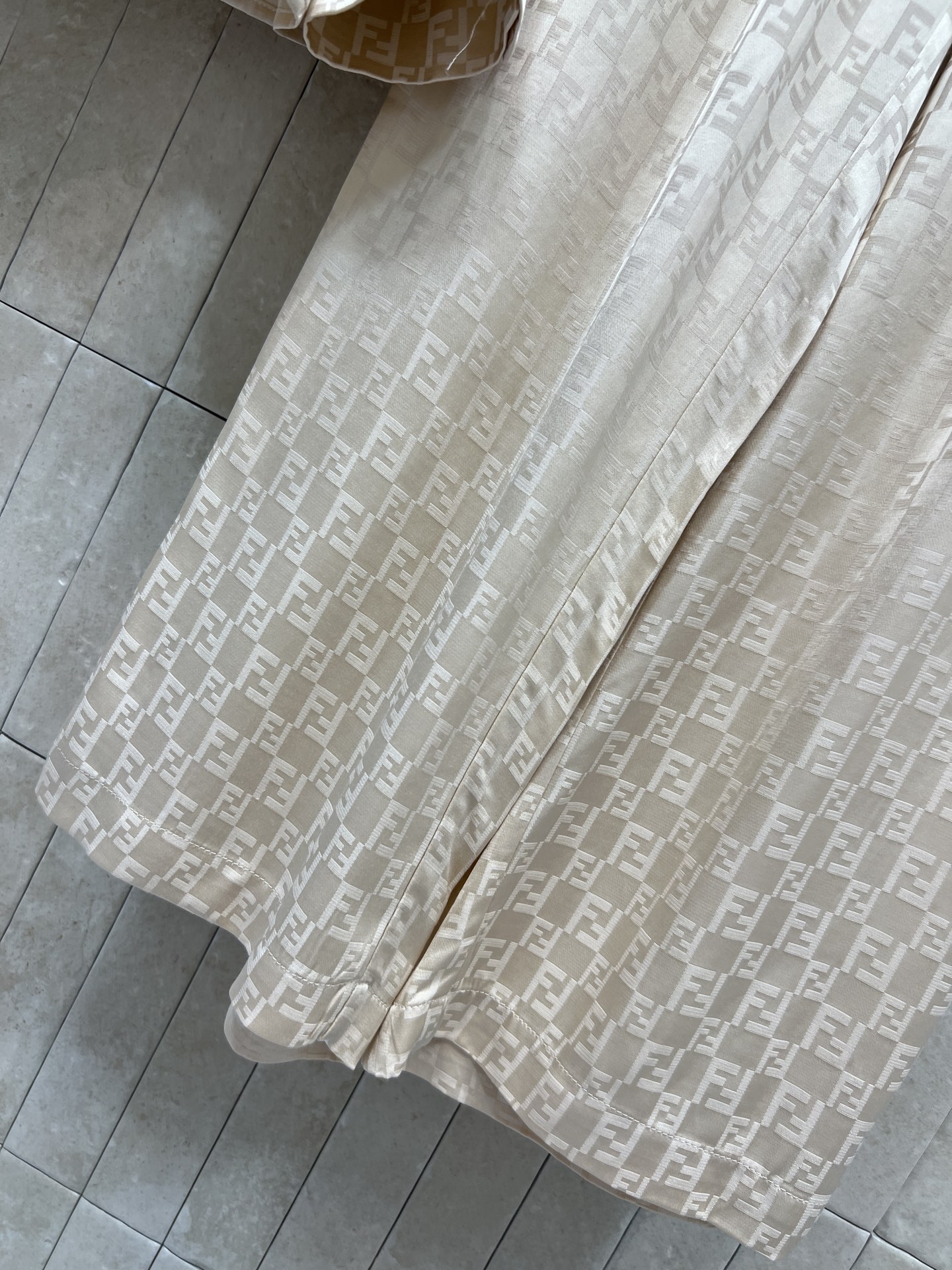 FD家 26春夏新款 FF提花衬衫+休闲裤套装 简约又有细节感 轻薄透气 春夏穿超舒服！FF纹理低调有层