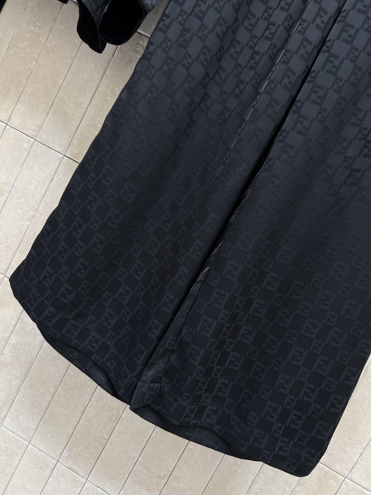 FD家 26春夏新款 FF提花衬衫+休闲裤套装 简约又有细节感 轻薄透气 春夏穿超舒服！FF纹理低调有层