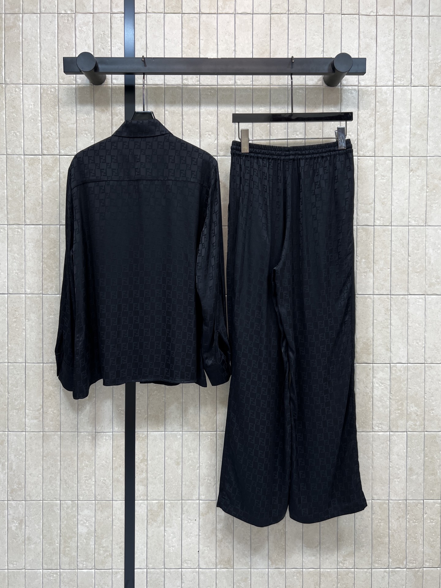 FD家 26春夏新款 FF提花衬衫+休闲裤套装 简约又有细节感 轻薄透气 春夏穿超舒服！FF纹理低调有层