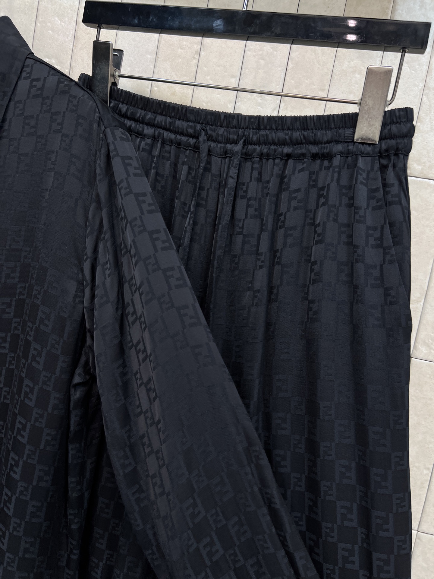 FD家 26春夏新款 FF提花衬衫+休闲裤套装 简约又有细节感 轻薄透气 春夏穿超舒服！FF纹理低调有层