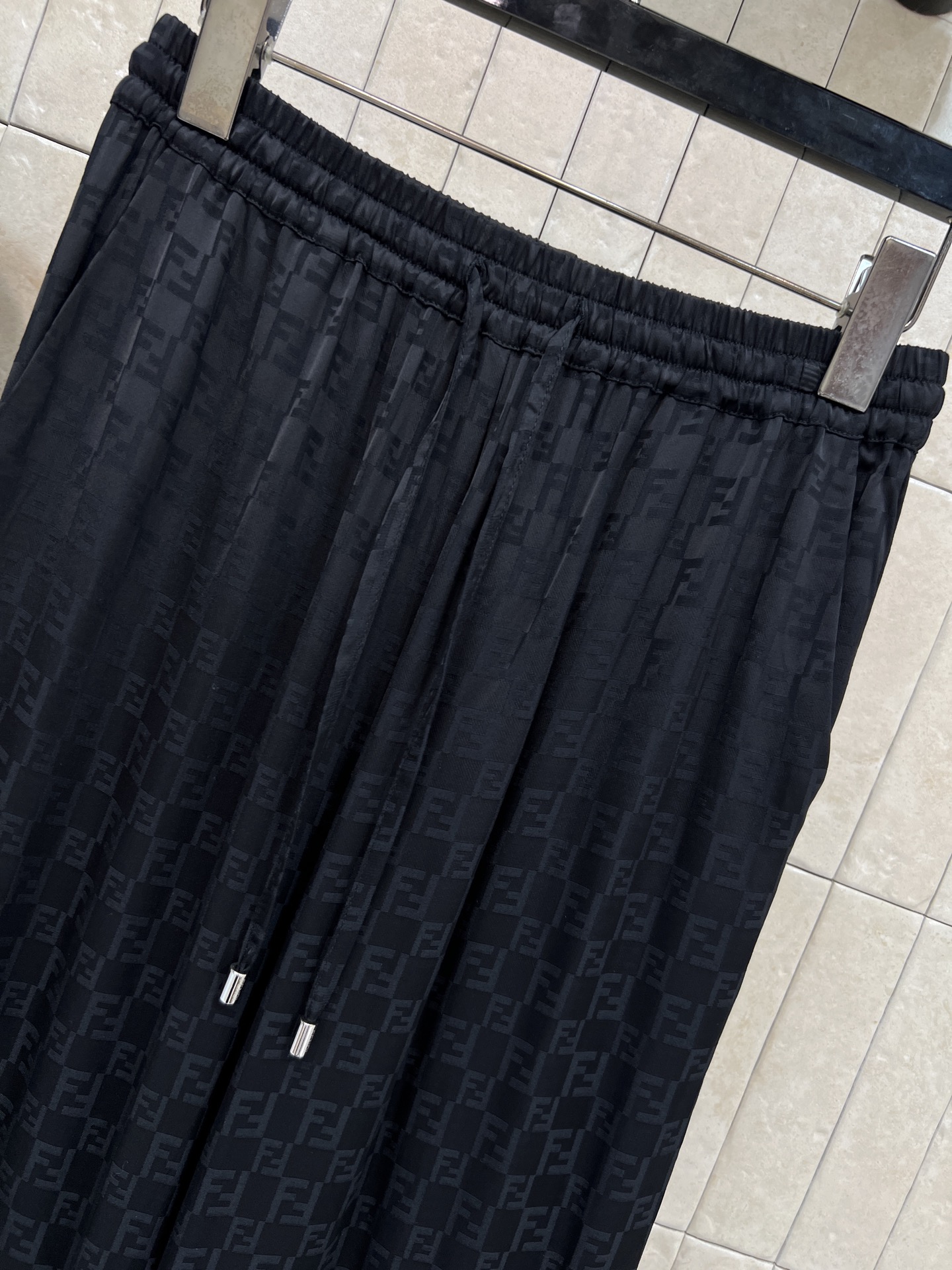 FD家 26春夏新款 FF提花衬衫+休闲裤套装 简约又有细节感 轻薄透气 春夏穿超舒服！FF纹理低调有层