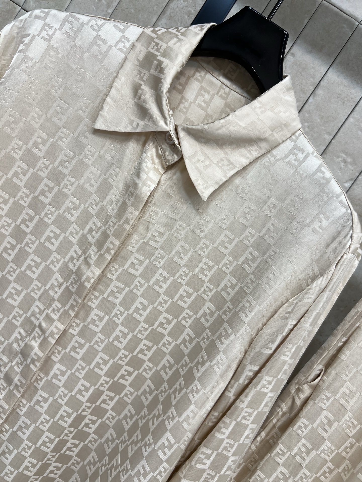 FD家 26春夏新款 FF提花衬衫+休闲裤套装 简约又有细节感 轻薄透气 春夏穿超舒服！FF纹理低调有层