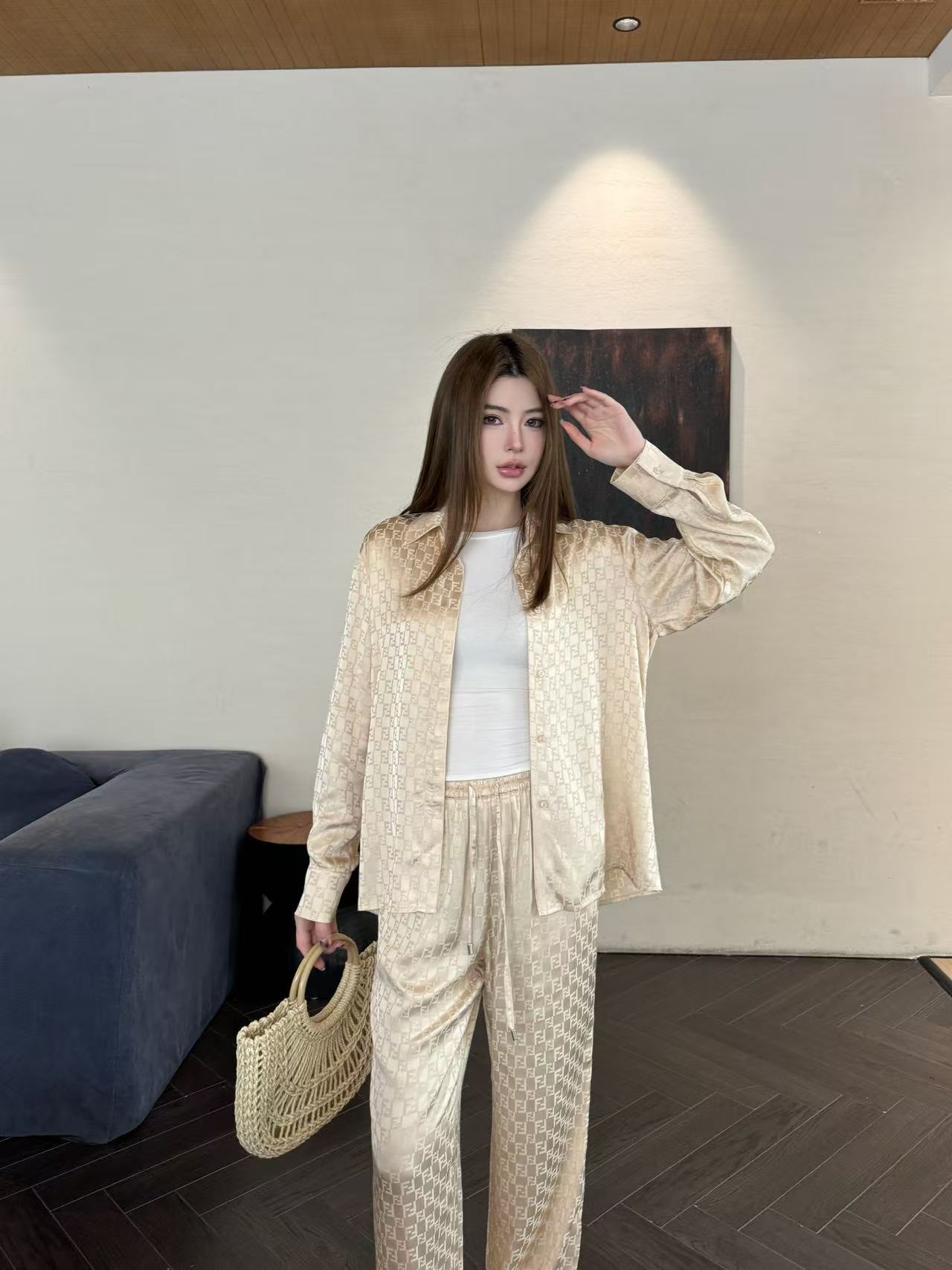 NO:740262,Tops and pants upper body pictures,,19860909上衣裤子上身图,,,Women's clothing