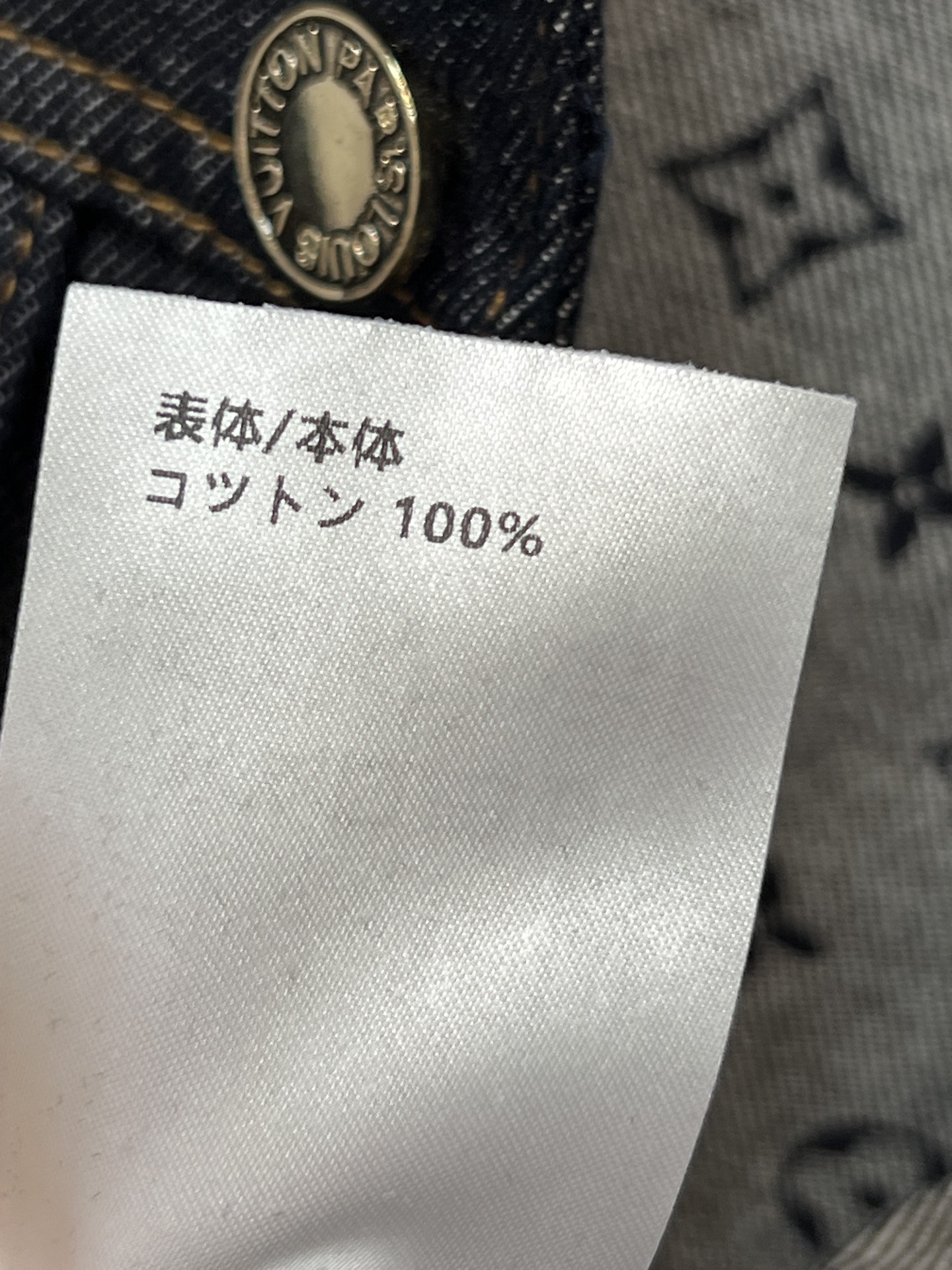 L家 26春夏新款 老花拼接牛仔夹克 深蓝丹宁+经典Monogram老花皮革贴袋点缀 细节满分 短款剪裁