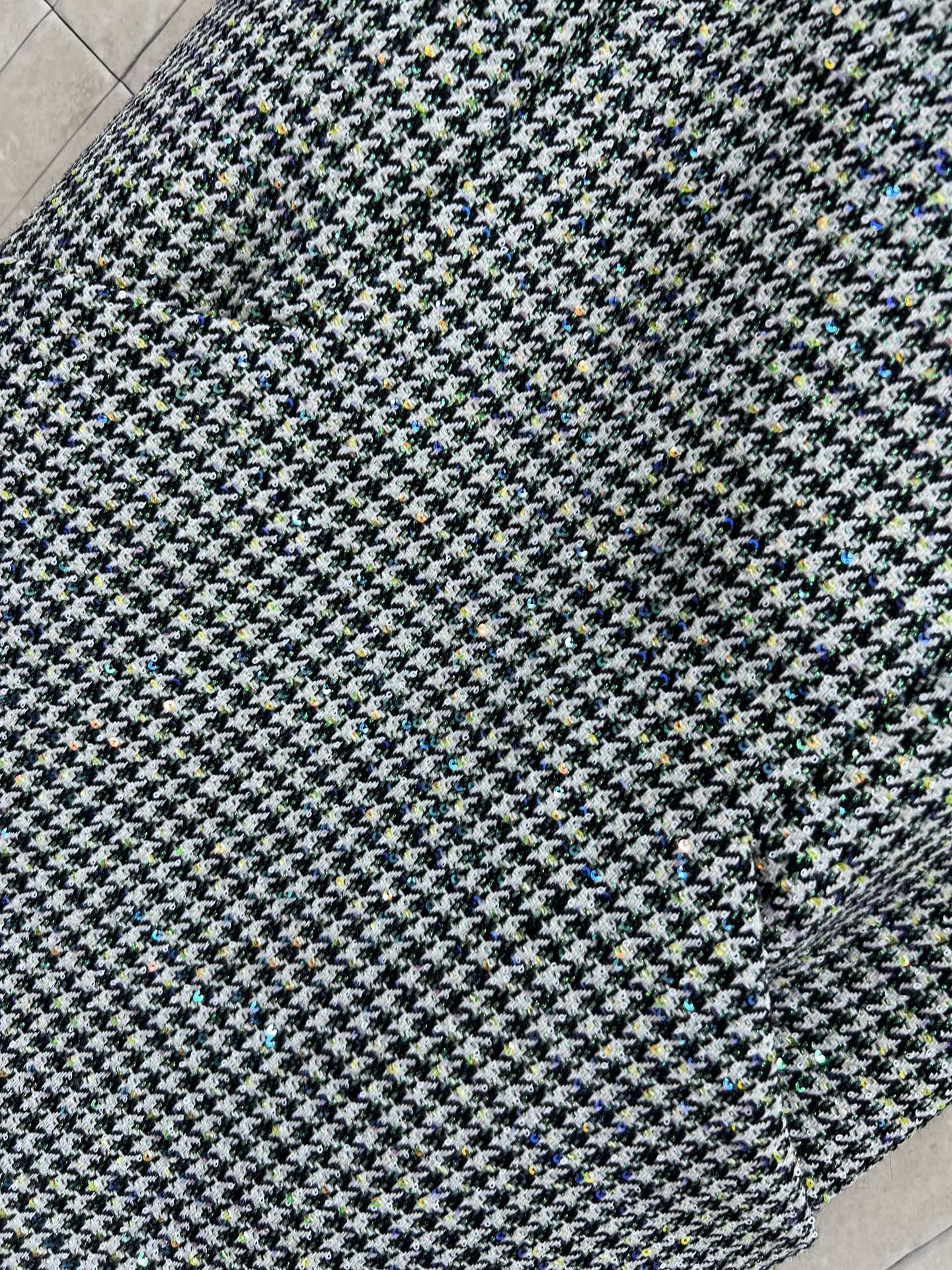 26春夏新款 绿色千鸟格羊毛无袖连衣裙 经典千鸟格粗花呢编织 羊毛呢材质 优雅复古气质满分 粗花呢面料 