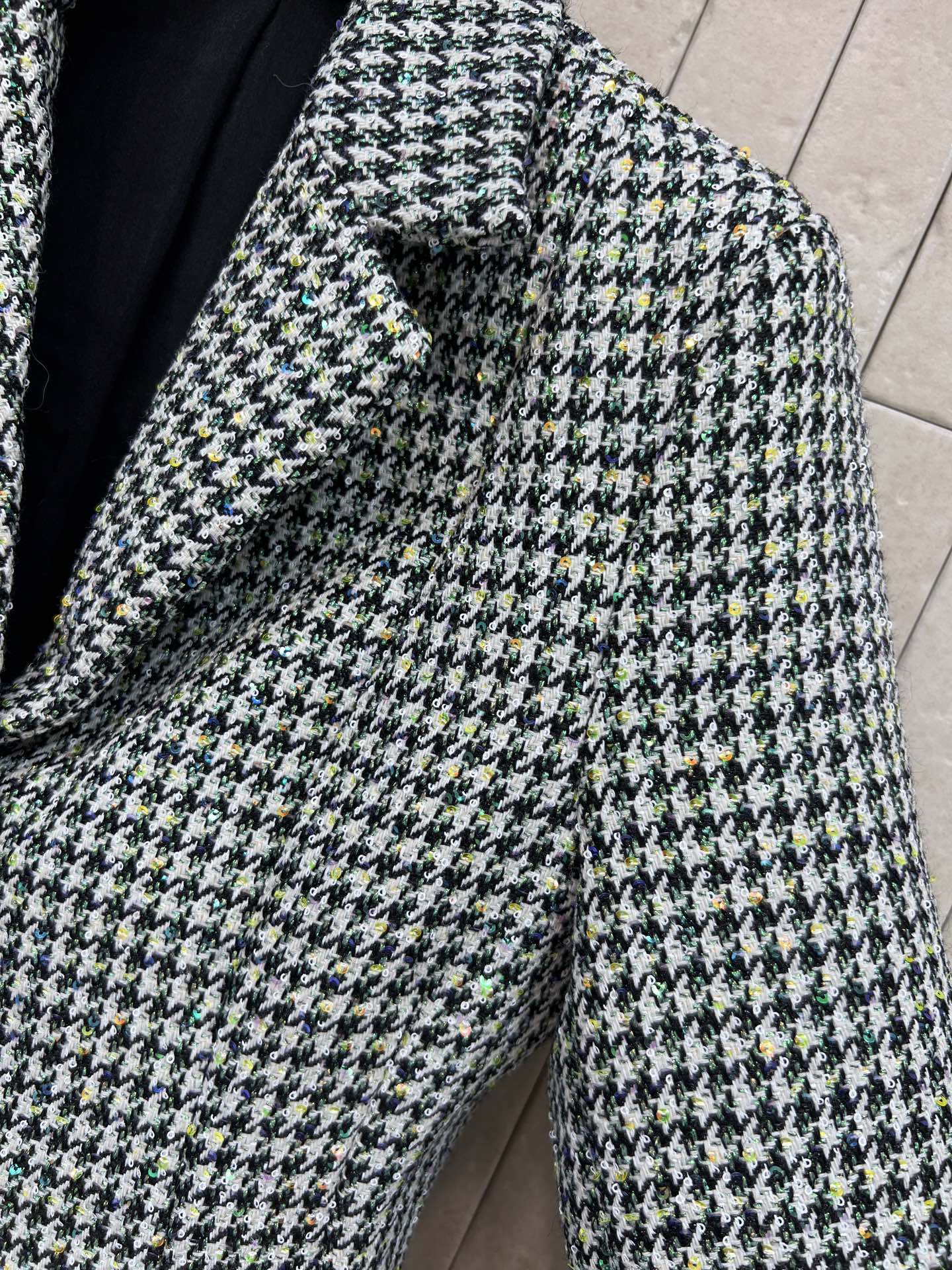 26春夏新款 绿色千鸟格羊毛西装外套 经典千鸟格粗花呢编织 羊毛呢材质 英伦复古风满满 粗花呢面料质感高