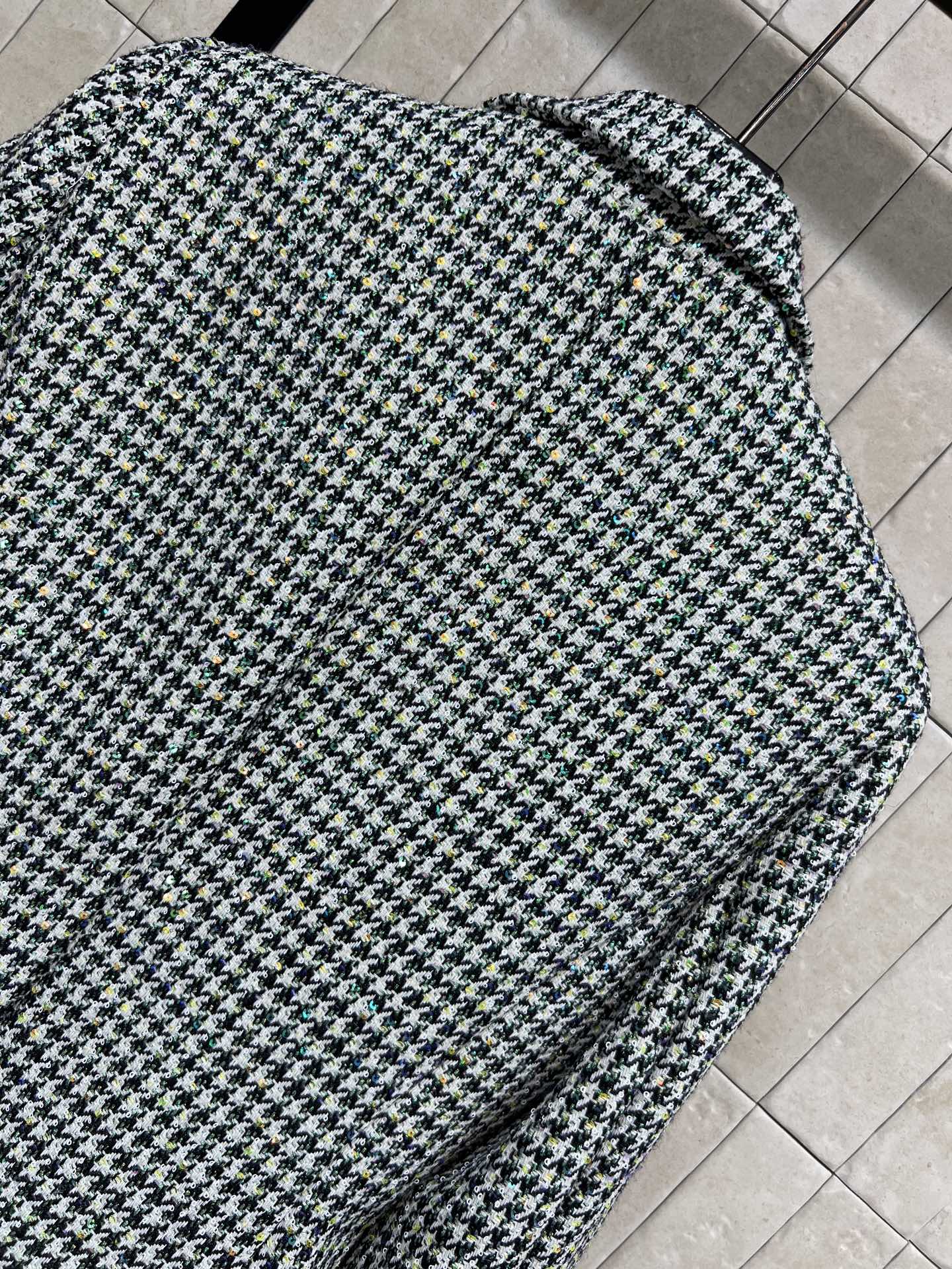 26春夏新款 绿色千鸟格羊毛西装外套 经典千鸟格粗花呢编织 羊毛呢材质 英伦复古风满满 粗花呢面料质感高