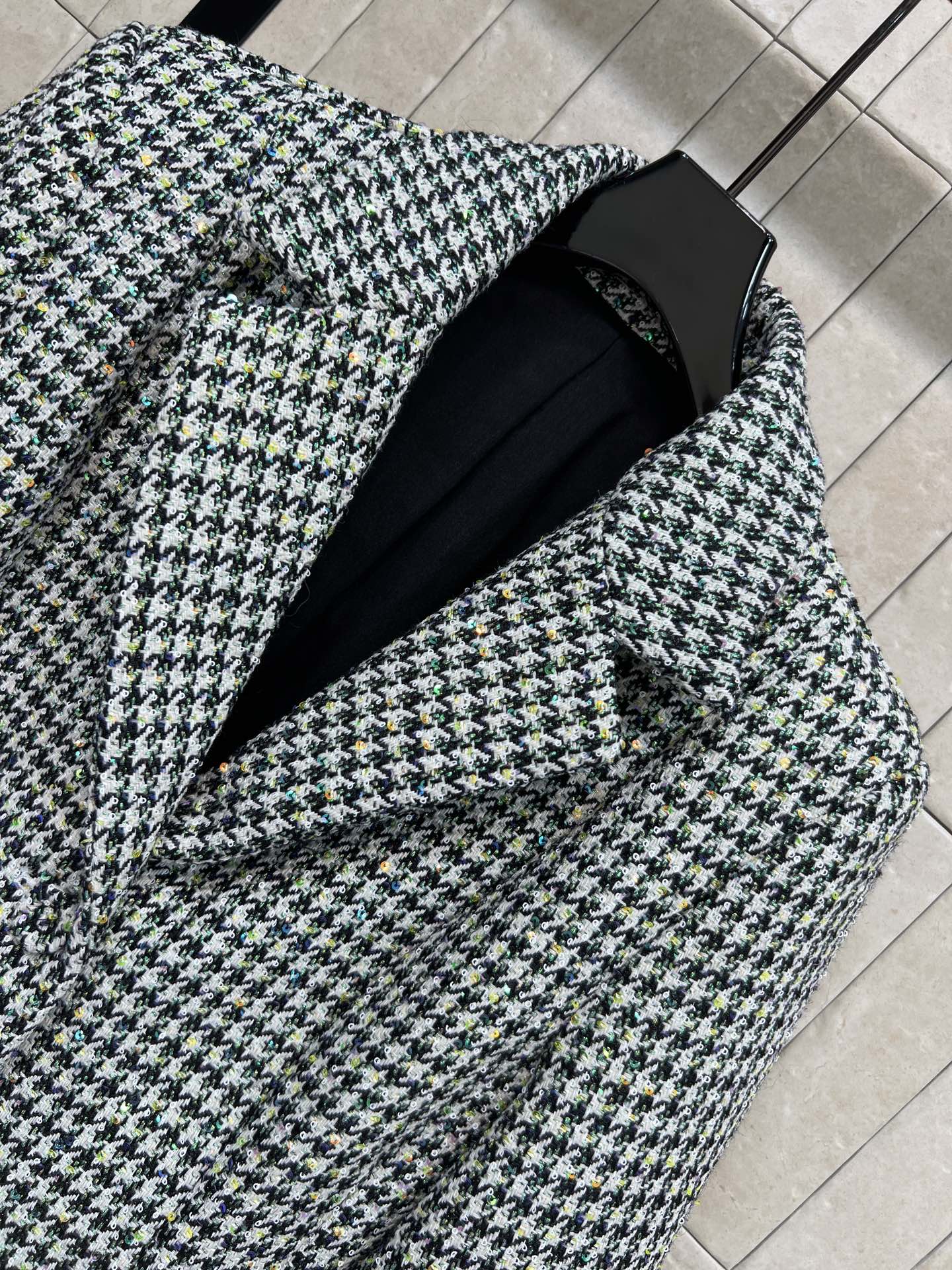 26春夏新款 绿色千鸟格羊毛西装外套 经典千鸟格粗花呢编织 羊毛呢材质 英伦复古风满满 粗花呢面料质感高