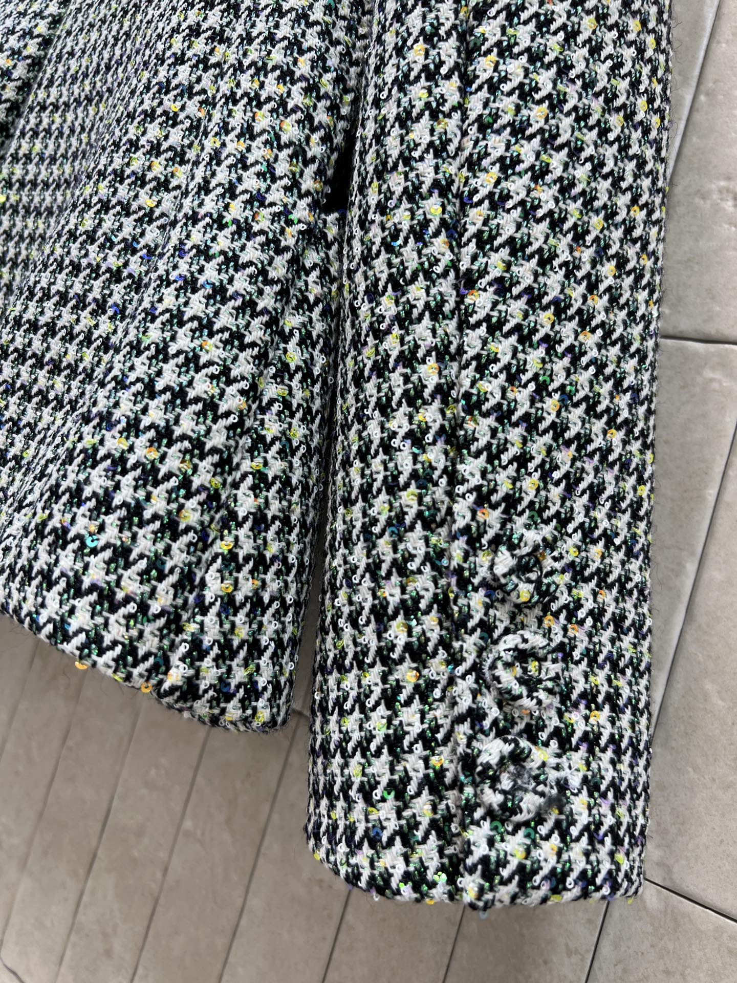 26春夏新款 绿色千鸟格羊毛西装外套 经典千鸟格粗花呢编织 羊毛呢材质 英伦复古风满满 粗花呢面料质感高