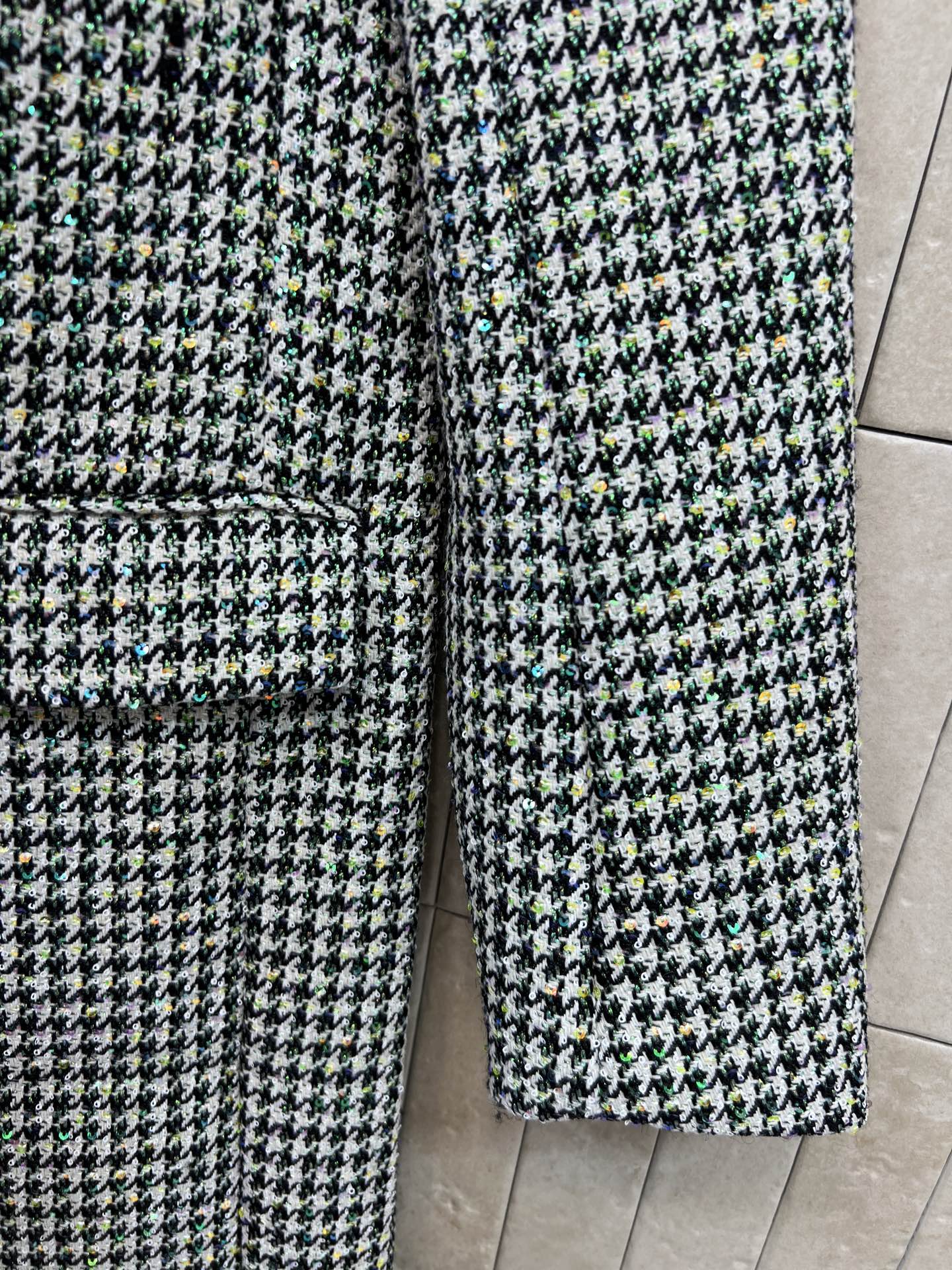 26春夏新款 绿色千鸟格羊毛大衣 经典千鸟格粗花呢编织 羊毛呢材质 保暖又高级 中款设计 通勤日常都能轻