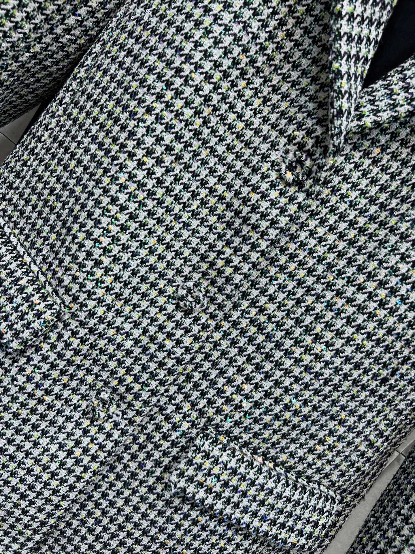 26春夏新款 绿色千鸟格羊毛大衣 经典千鸟格粗花呢编织 羊毛呢材质 保暖又高级 中款设计 通勤日常都能轻