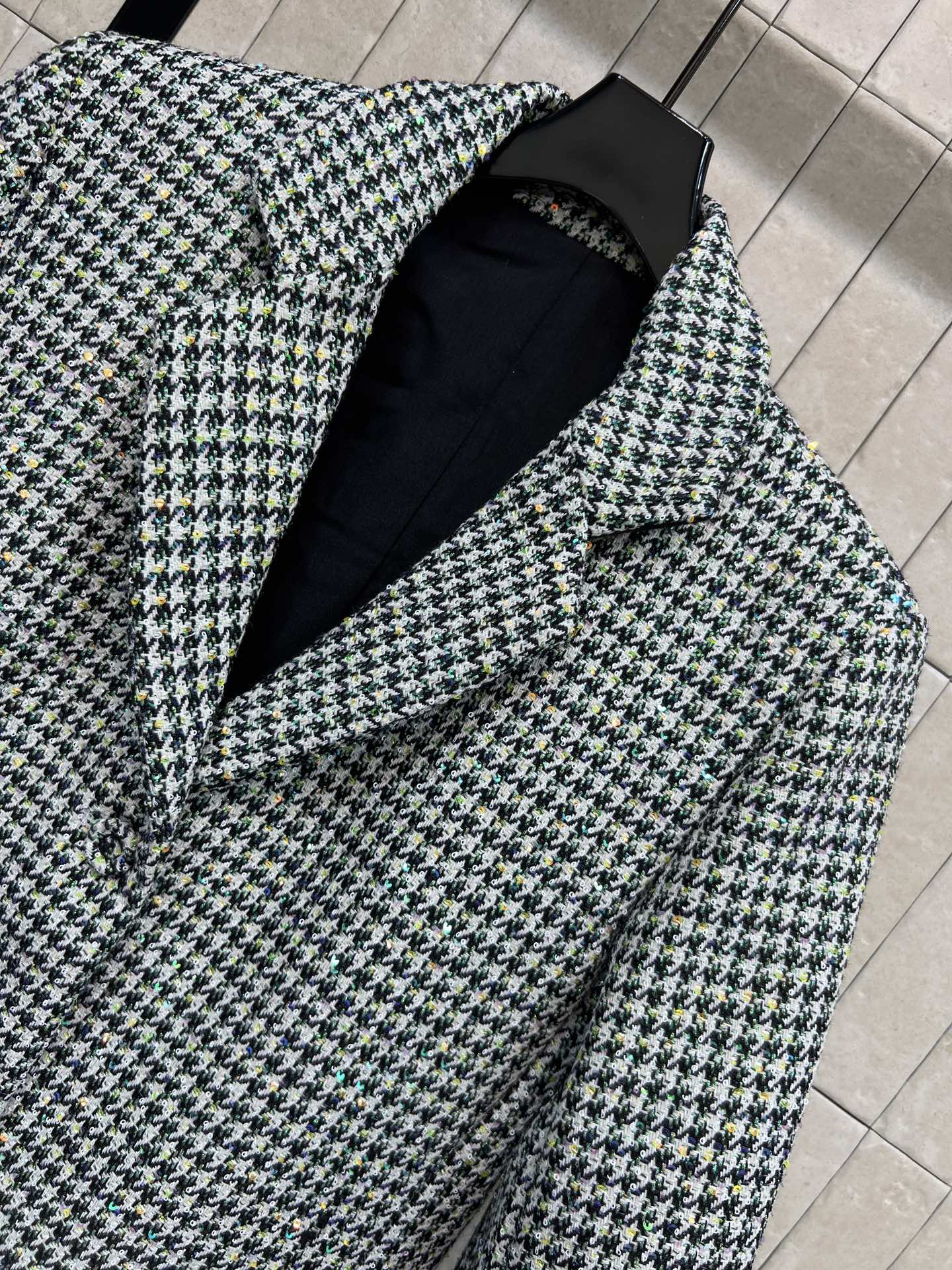 26春夏新款 绿色千鸟格羊毛大衣 经典千鸟格粗花呢编织 羊毛呢材质 保暖又高级 中款设计 通勤日常都能轻