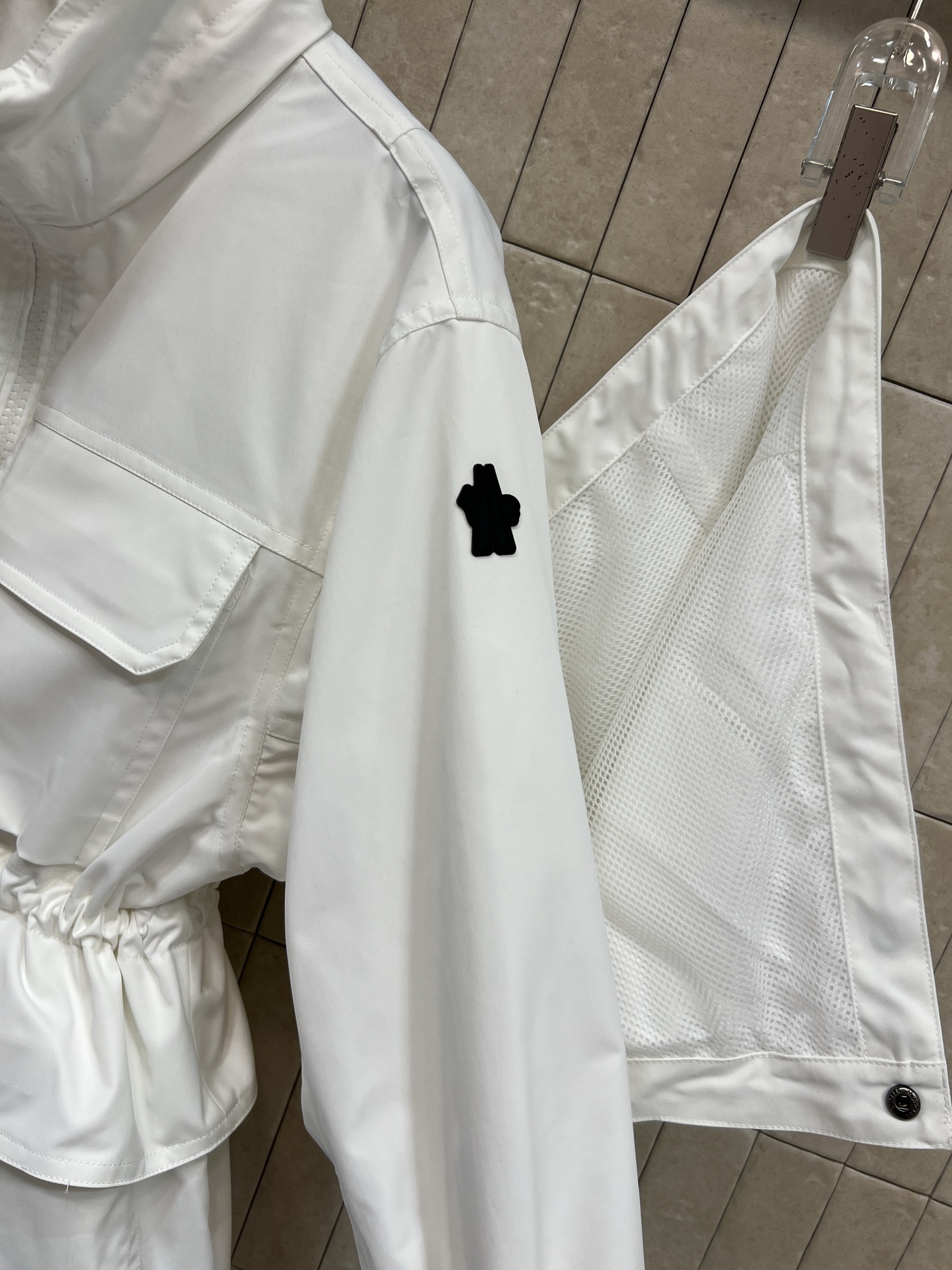 MO家 26春夏新款 工装风抽绳收腰连帽夹克 防泼水面料 简约又有细节感！可拆卸连帽+抽绳收腰设计 修饰