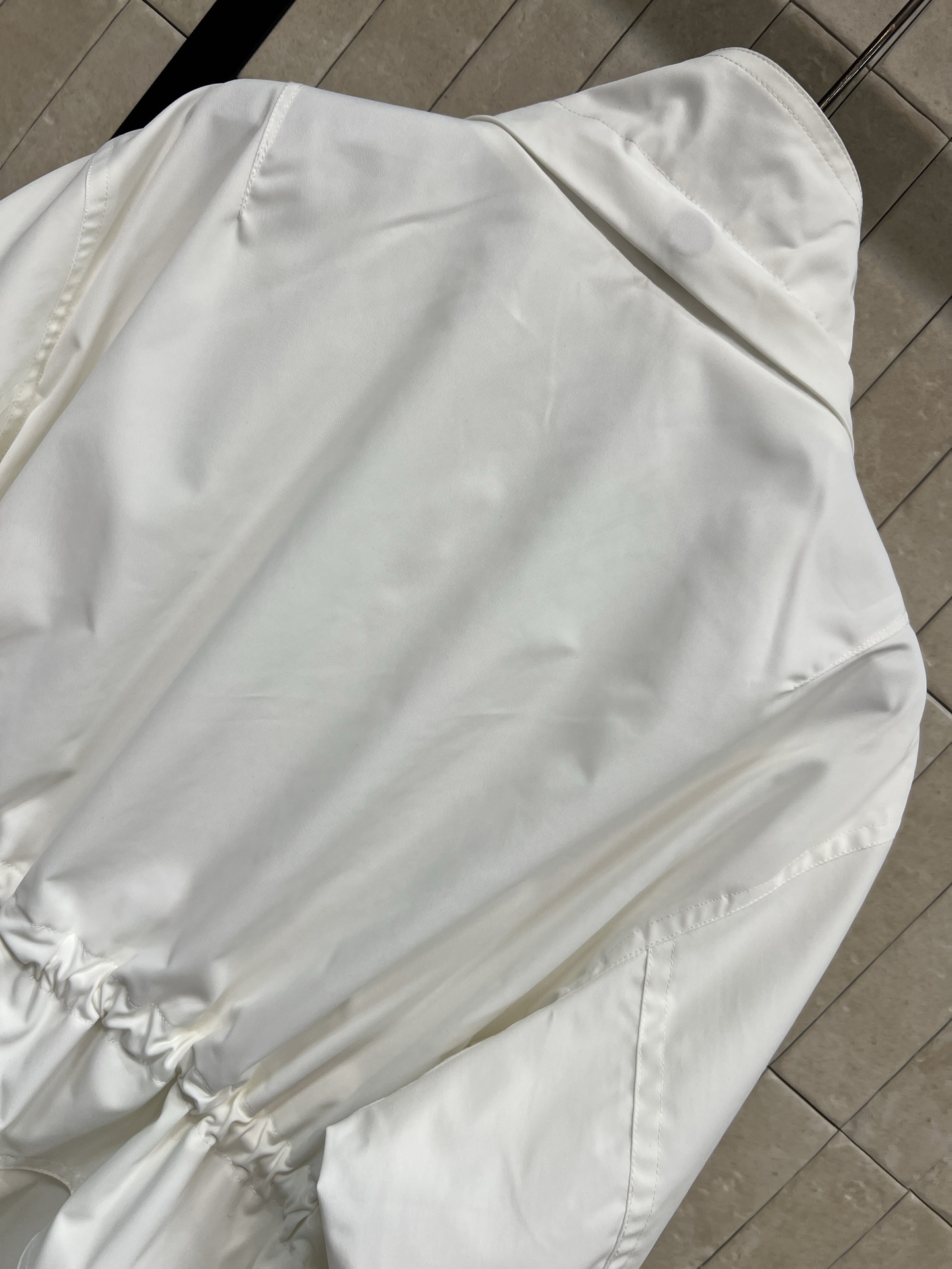 MO家 26春夏新款 工装风抽绳收腰连帽夹克 防泼水面料 简约又有细节感！可拆卸连帽+抽绳收腰设计 修饰