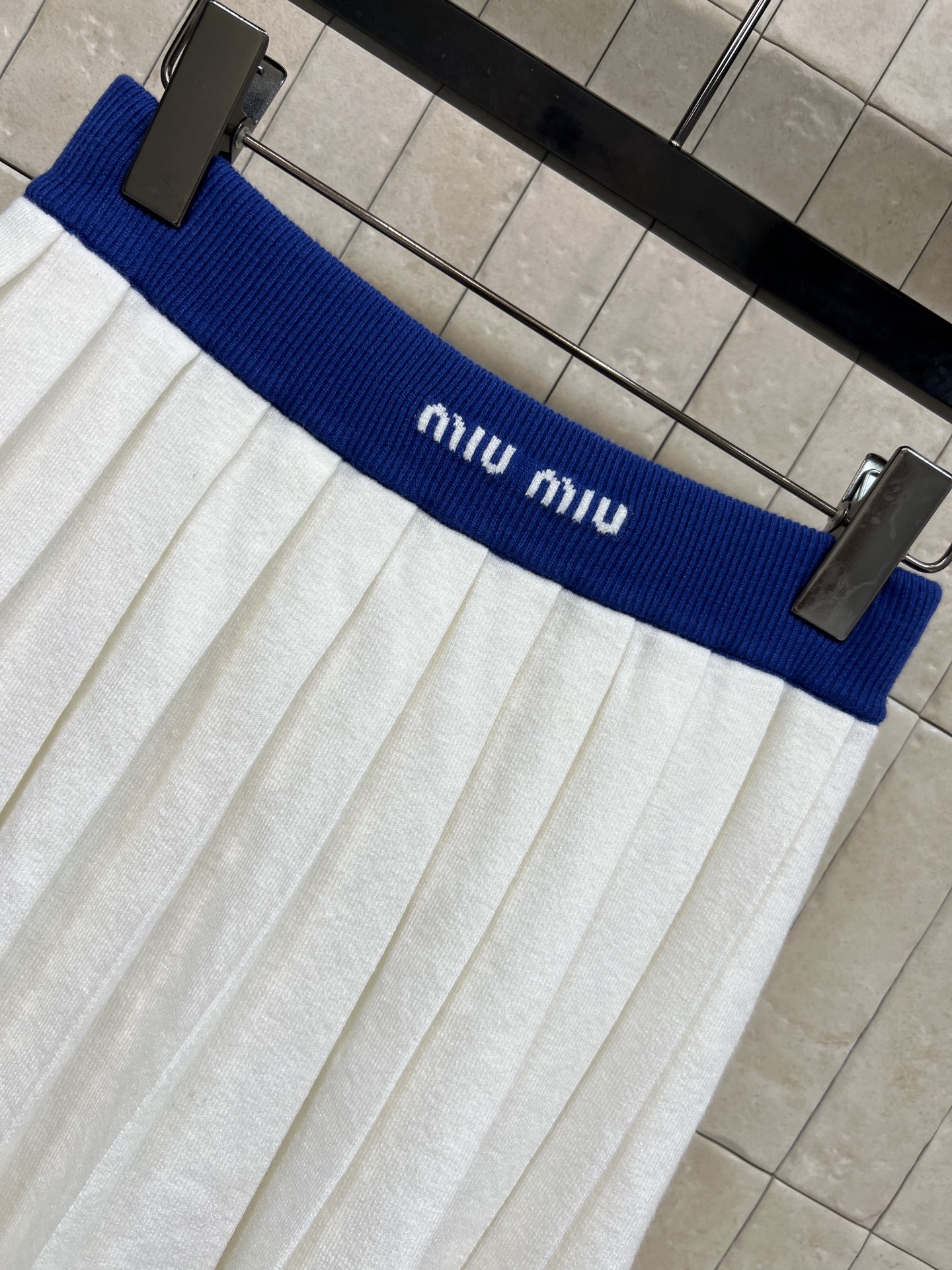 MIU家 26春夏新款 拼色羊毛针织套装 短袖T恤 +百褶裙 蓝白黑主色+红色条纹 简约又超有活力！柔软