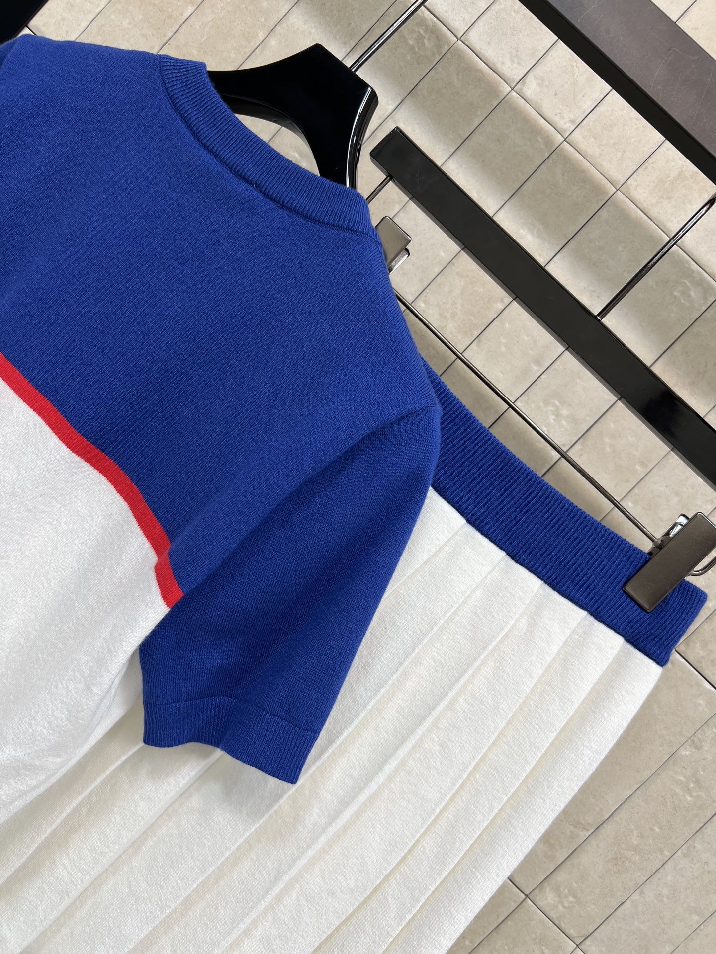 MIU家 26春夏新款 拼色羊毛针织套装 短袖T恤 +百褶裙 蓝白黑主色+红色条纹 简约又超有活力！柔软