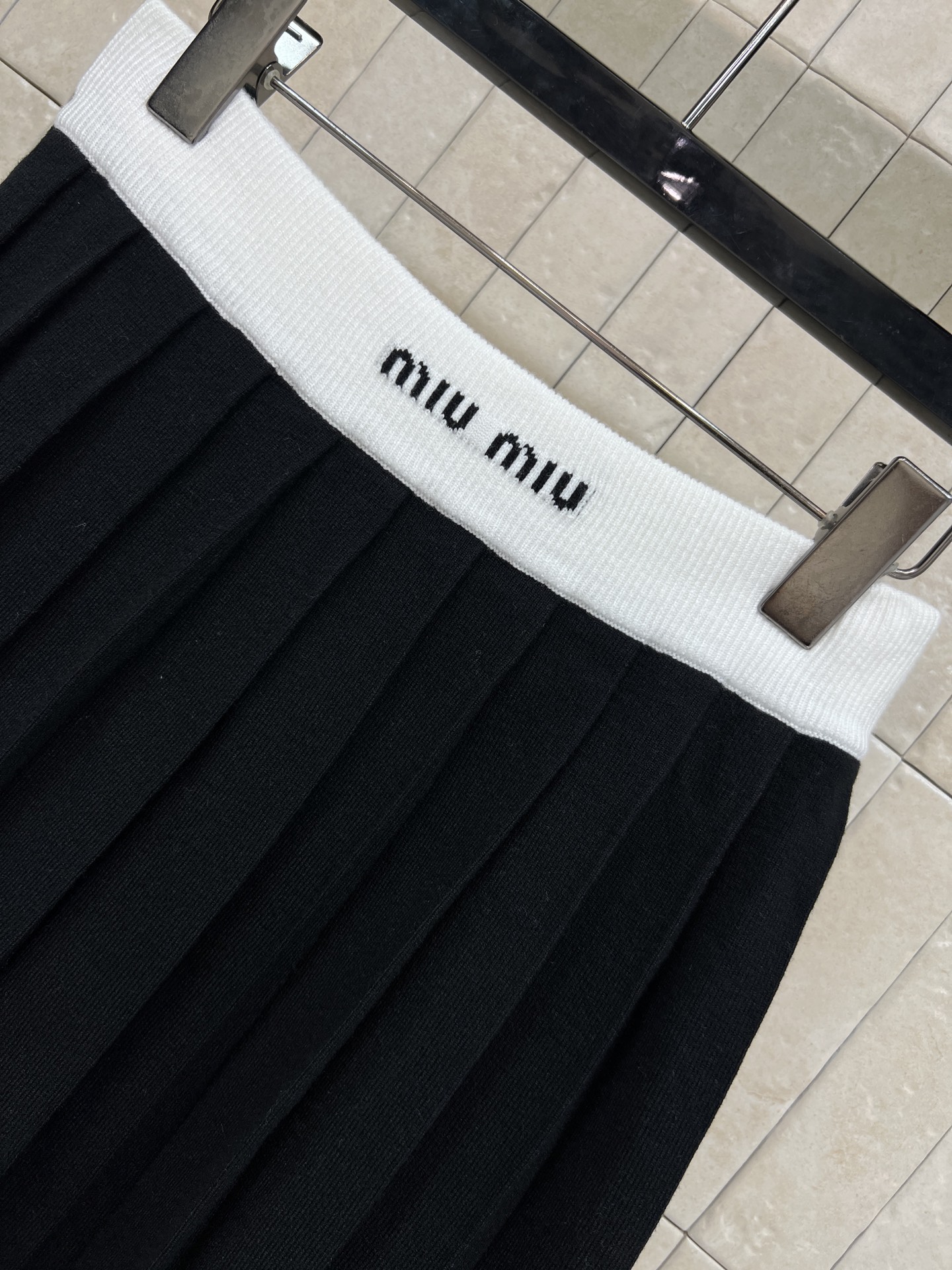 MIU家 26春夏新款 拼色羊毛针织套装 短袖T恤 +百褶裙 蓝白黑主色+红色条纹 简约又超有活力！柔软