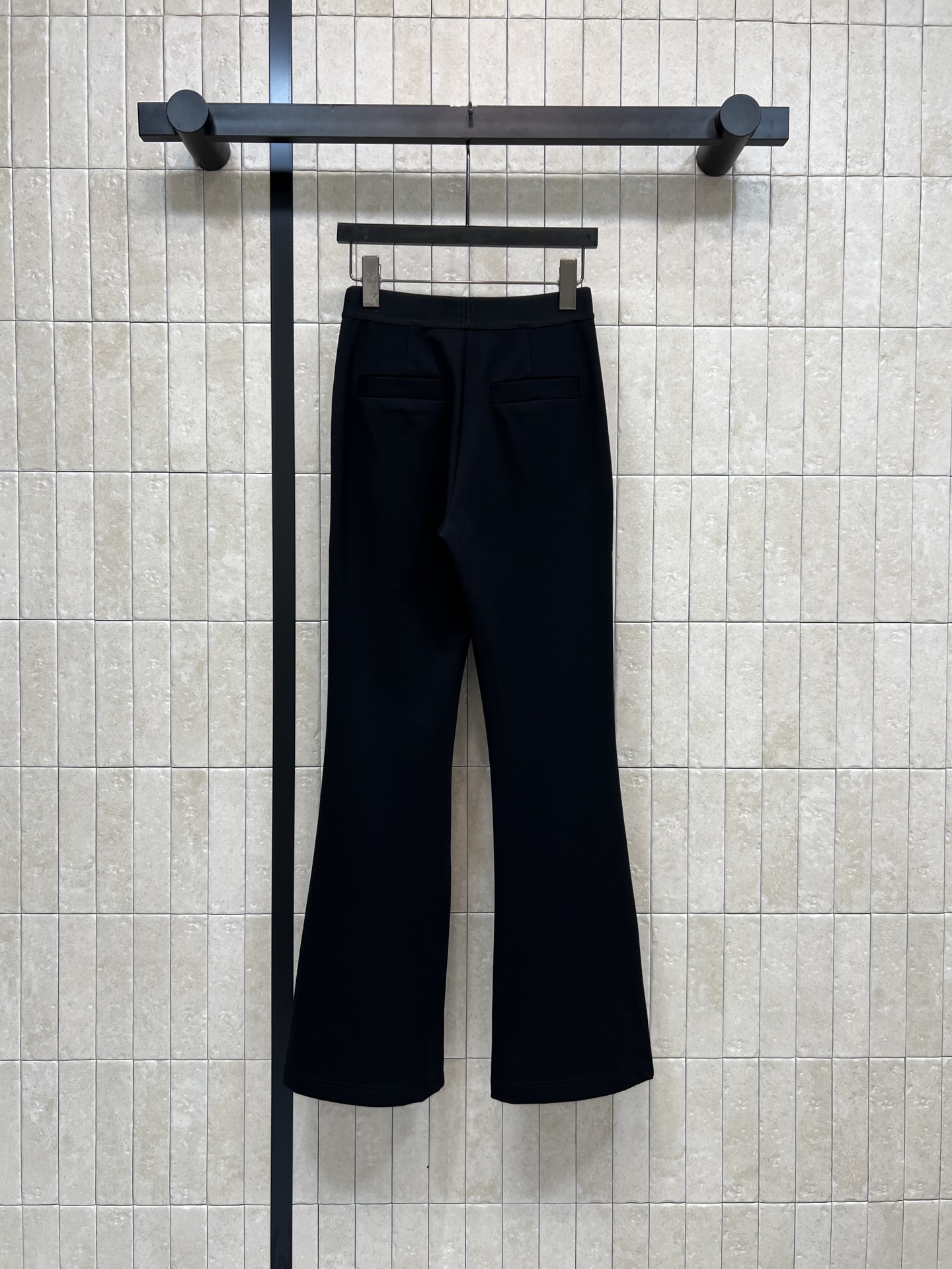 LW家 26春夏新款 黑色微喇裤 高腰设计+微喇叭裤脚 修饰腿型超显瘦！高品质针织面料 柔软有弹性 穿着