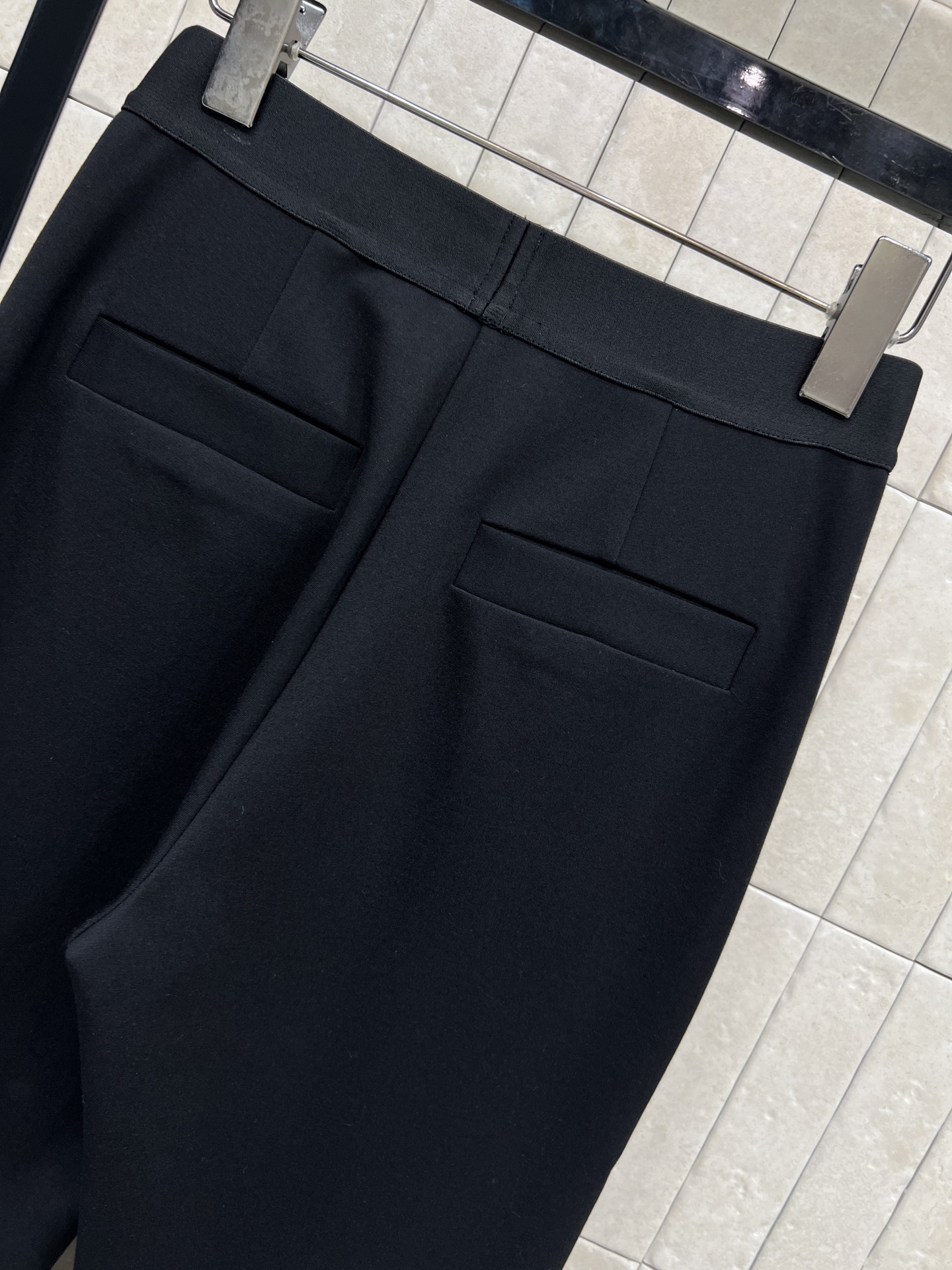 LW家 26春夏新款 黑色微喇裤 高腰设计+微喇叭裤脚 修饰腿型超显瘦！高品质针织面料 柔软有弹性 穿着