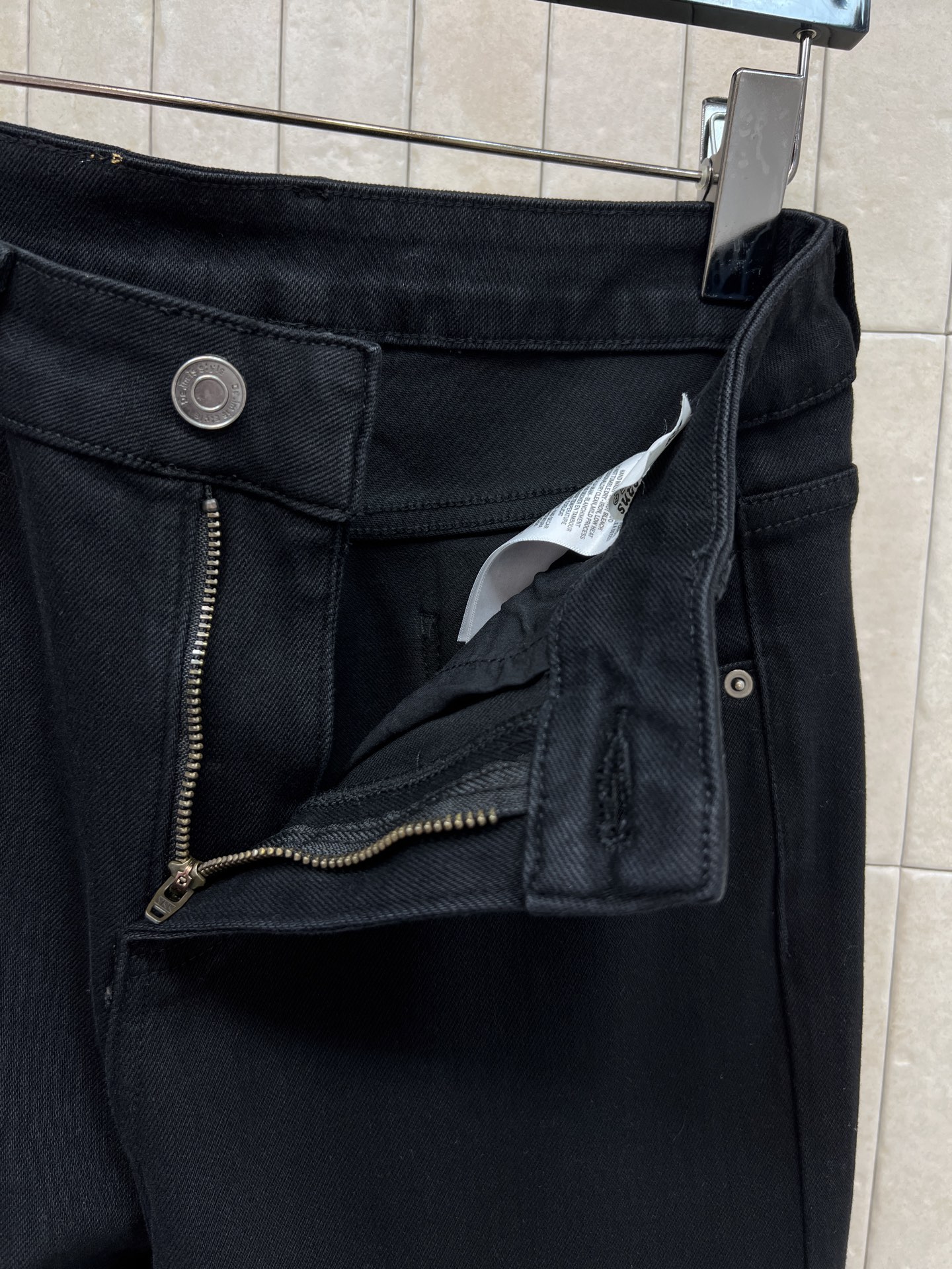 26春夏新款 黑色毛边阔腿牛仔裤 高腰设计+微喇裤脚 显瘦又修饰腿型 梨形身材友好！棉质混纺面料柔软有弹