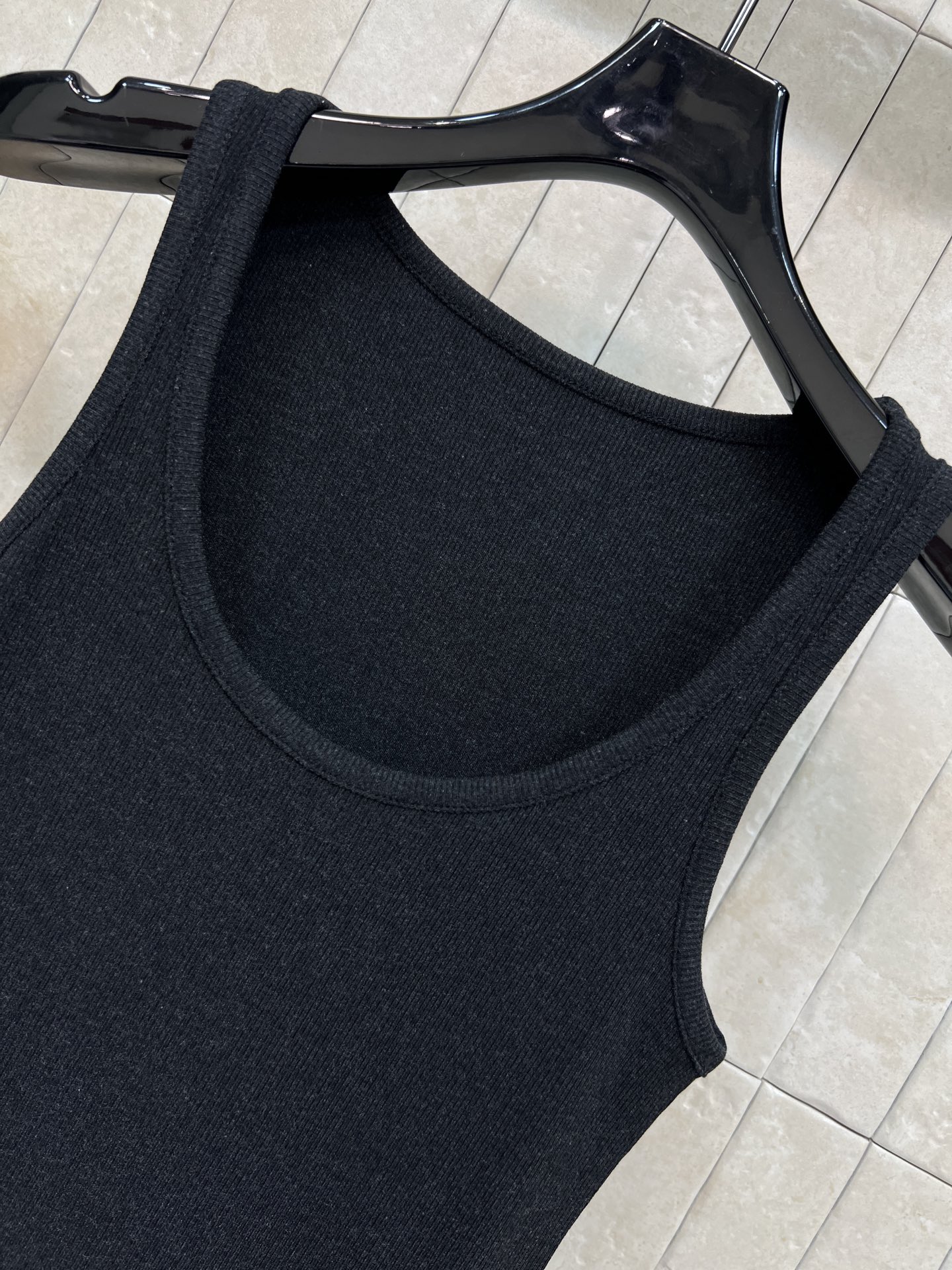 26春夏新款 U领工字背心 采用纯棉面料 柔软透气 夏天穿超舒服！U领设计修饰颈部线条 宽肩带遮副乳 适