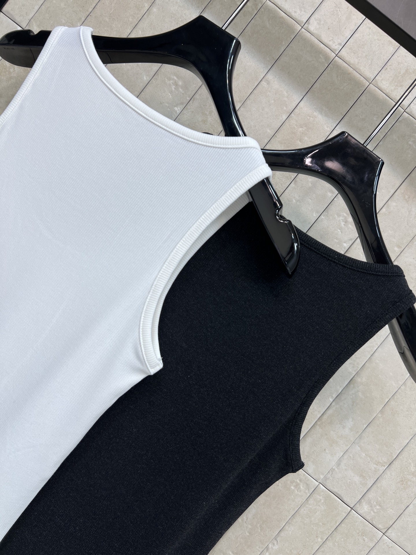 26春夏新款 U领工字背心 采用纯棉面料 柔软透气 夏天穿超舒服！U领设计修饰颈部线条 宽肩带遮副乳 适