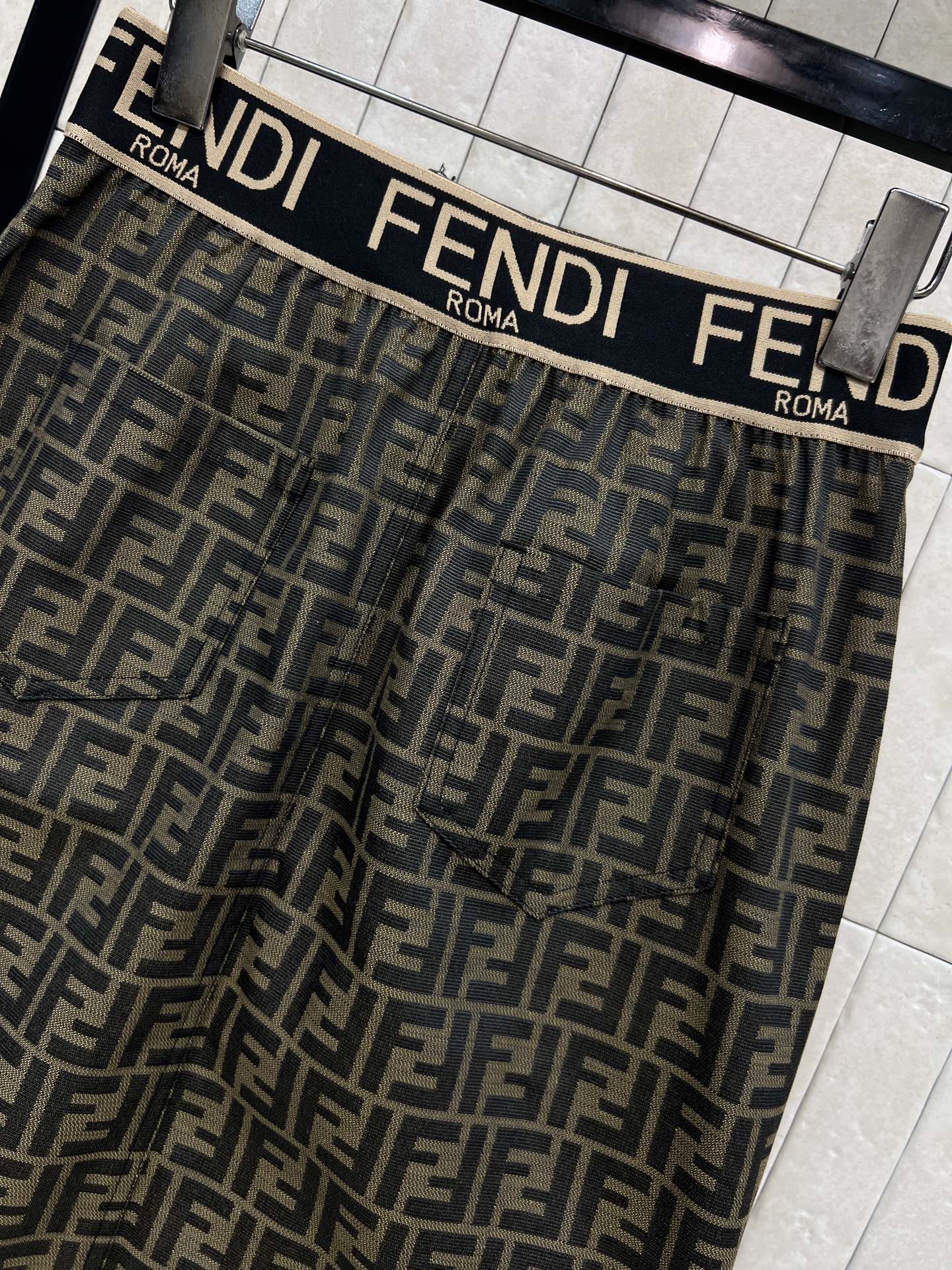 FD家 26春夏新款 FF老花半身裙 经典FF图案 品牌辨识度超高！高品质面料 垂坠感满分 日常或正式场