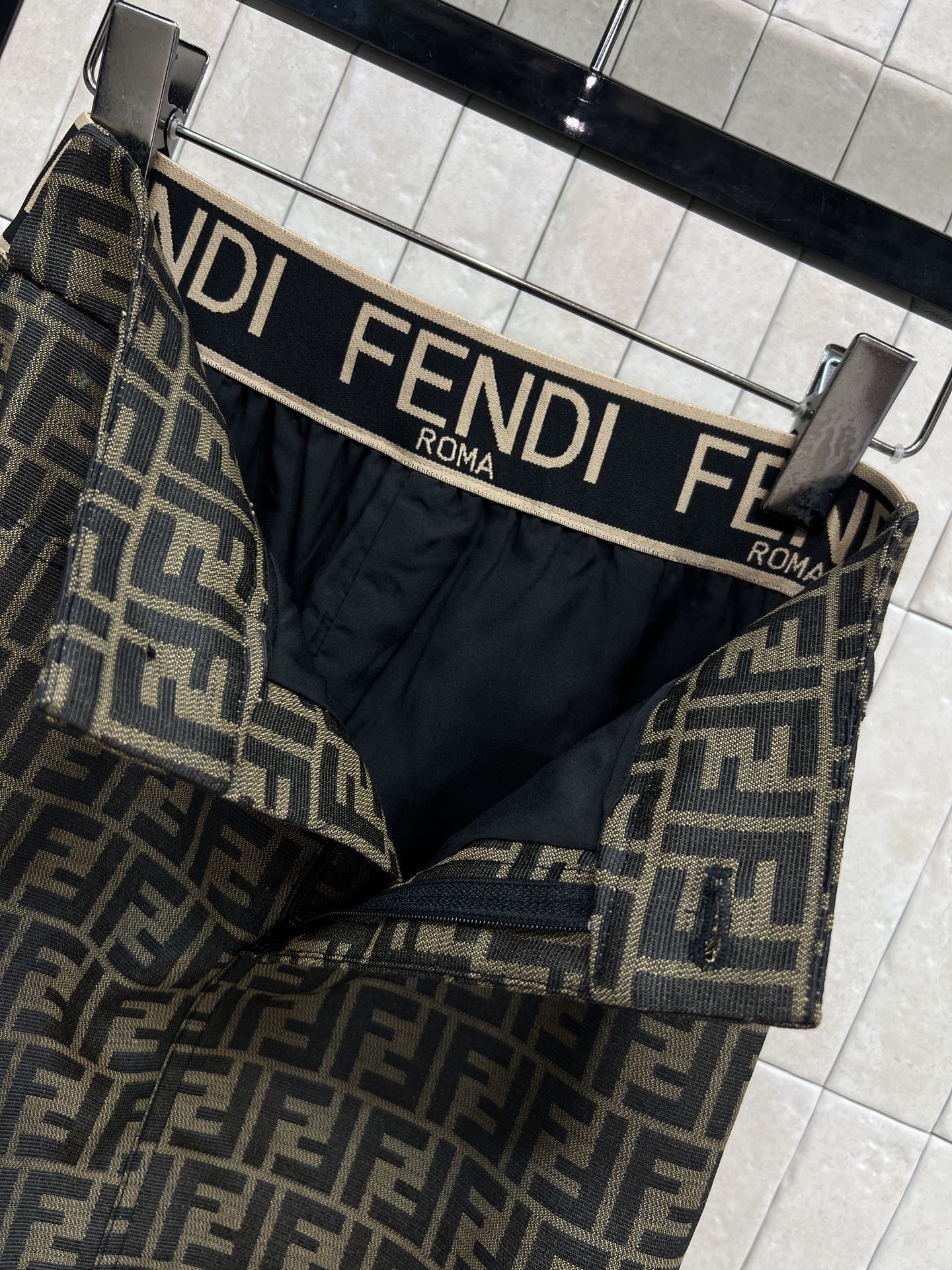 FD家 26春夏新款 FF老花半身裙 经典FF图案 品牌辨识度超高！高品质面料 垂坠感满分 日常或正式场