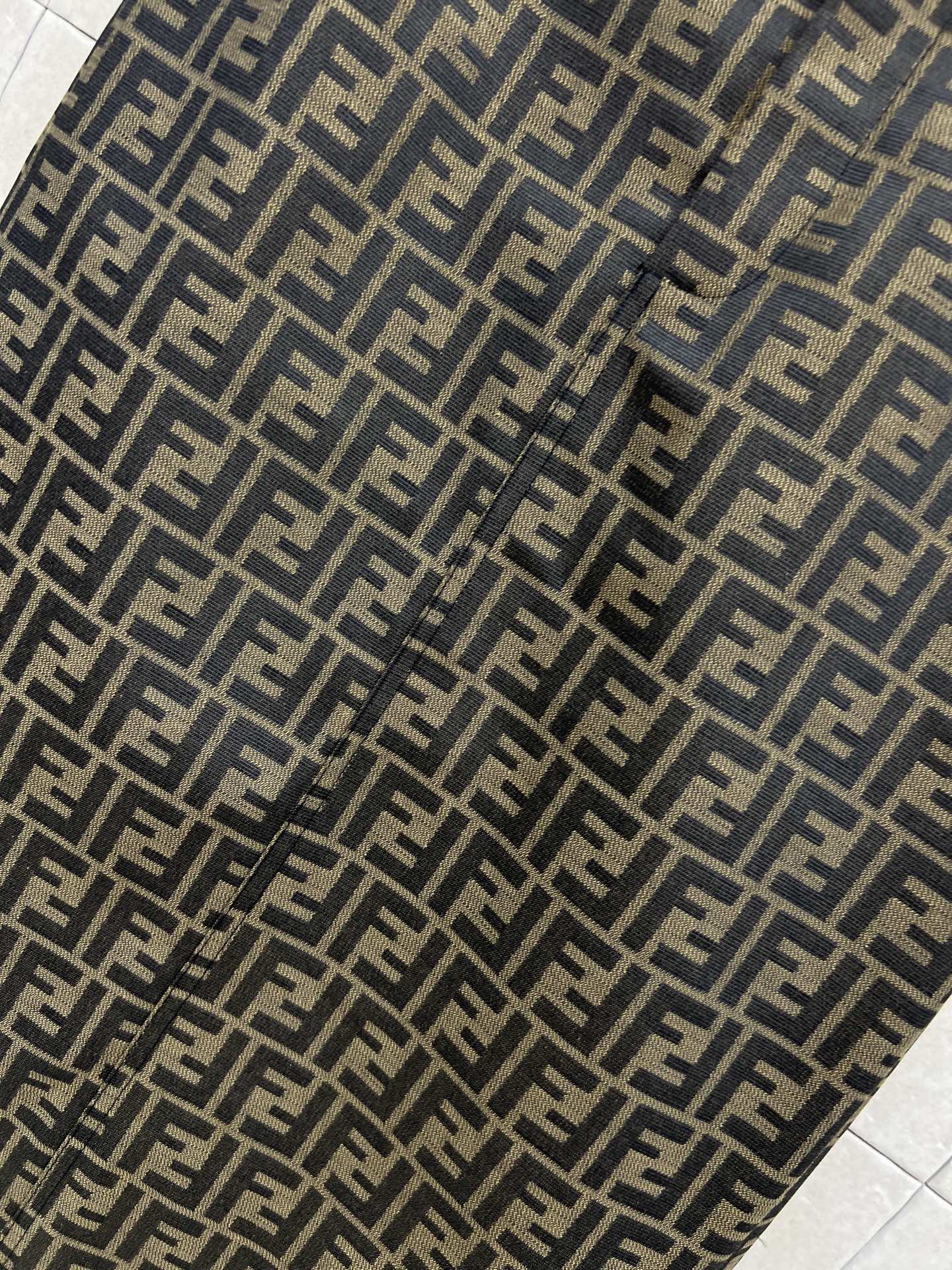 FD家 26春夏新款 FF老花半身裙 经典FF图案 品牌辨识度超高！高品质面料 垂坠感满分 日常或正式场