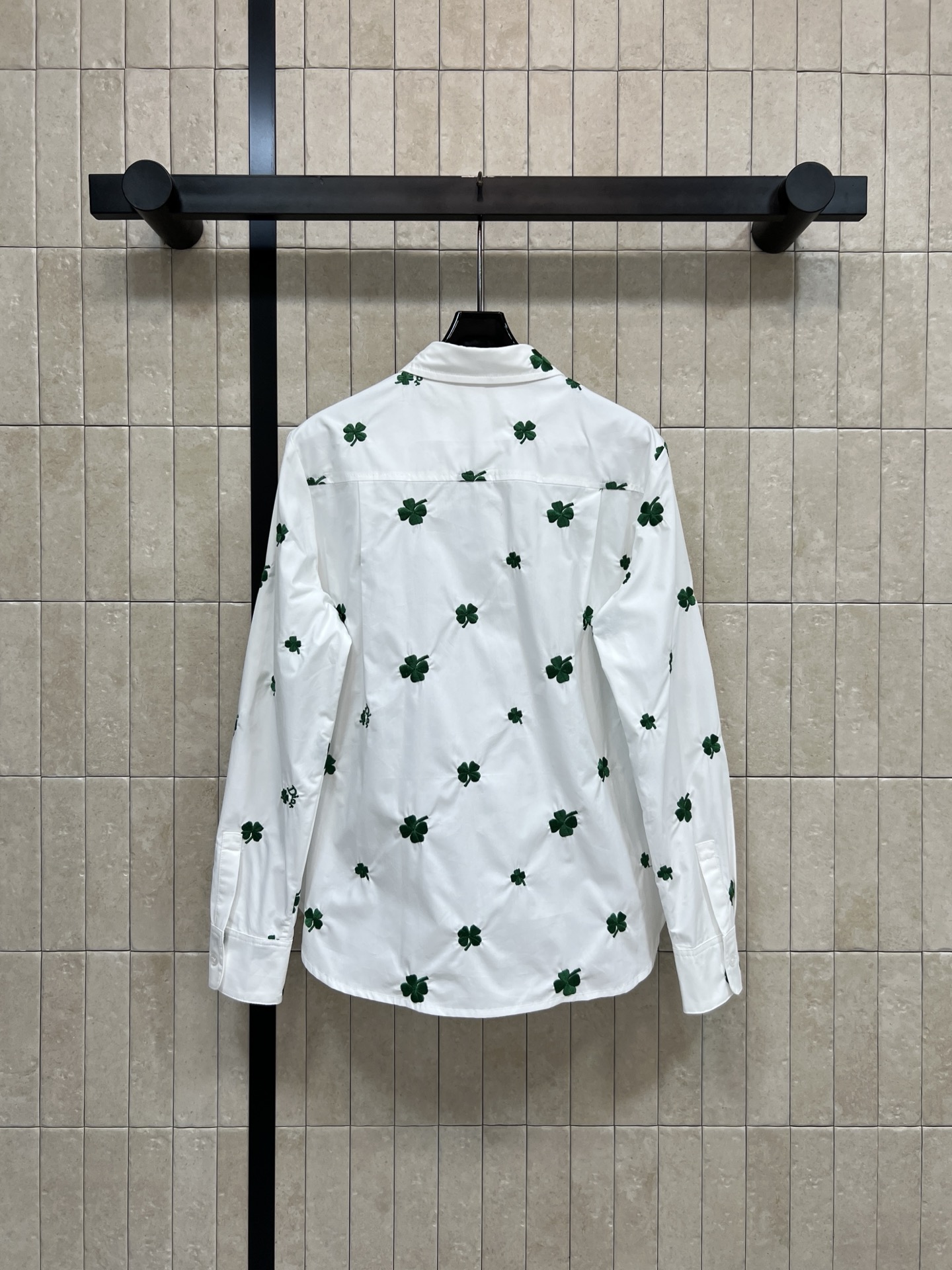 D家 26春夏新款 四叶草刺绣白衬衫 绿色四叶草🍀刺绣超有春日氛围感！棉质面料轻薄透气 穿着舒适 日常或