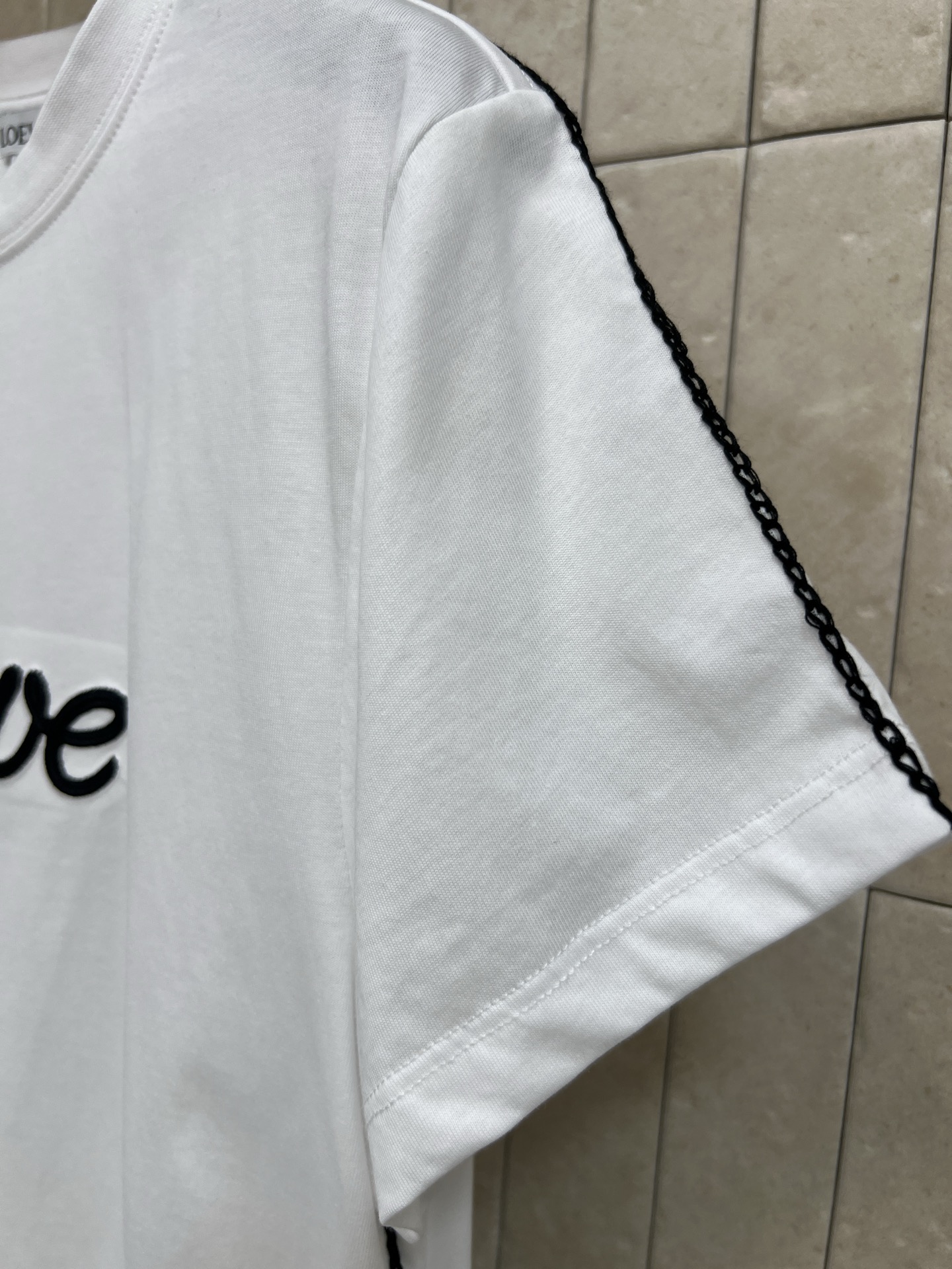 LE家 26春夏新款 经典Logo白色T恤 正面刺绣手写Logo超有辨识度 简约又高级！高品质棉料 柔软