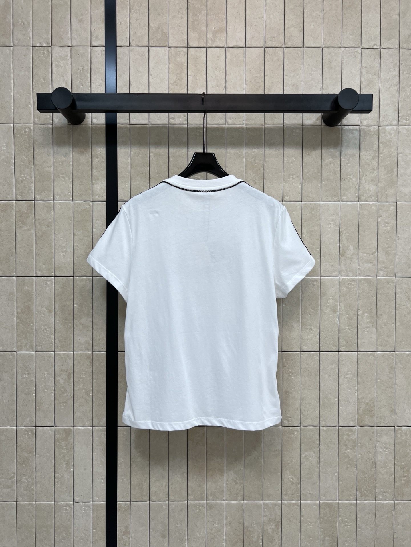 LE家 26春夏新款 经典Logo白色T恤 正面刺绣手写Logo超有辨识度 简约又高级！高品质棉料 柔软