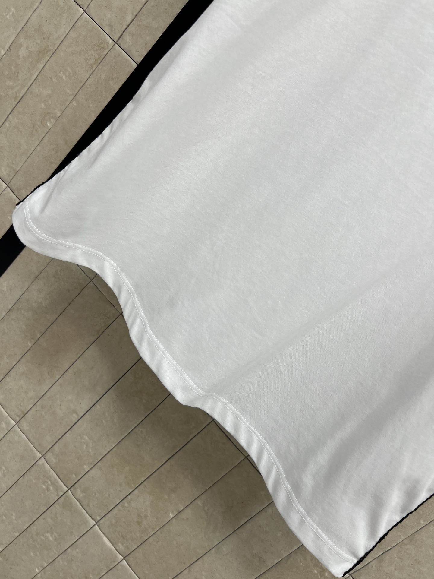 LE家 26春夏新款 经典Logo白色T恤 正面刺绣手写Logo超有辨识度 简约又高级！高品质棉料 柔软