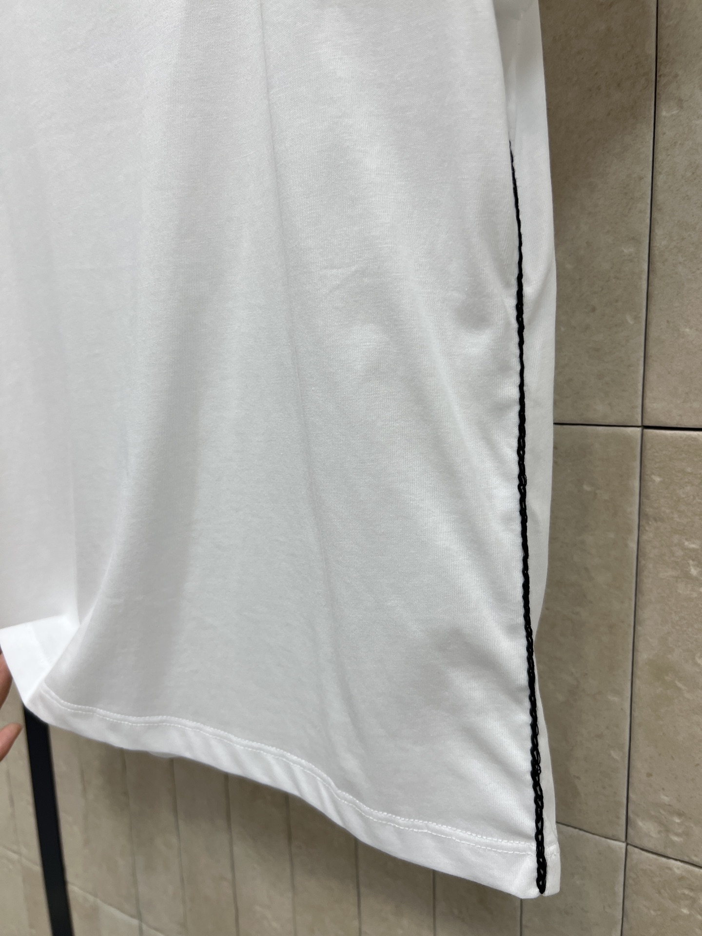 LE家 26春夏新款 经典Logo白色T恤 正面刺绣手写Logo超有辨识度 简约又高级！高品质棉料 柔软