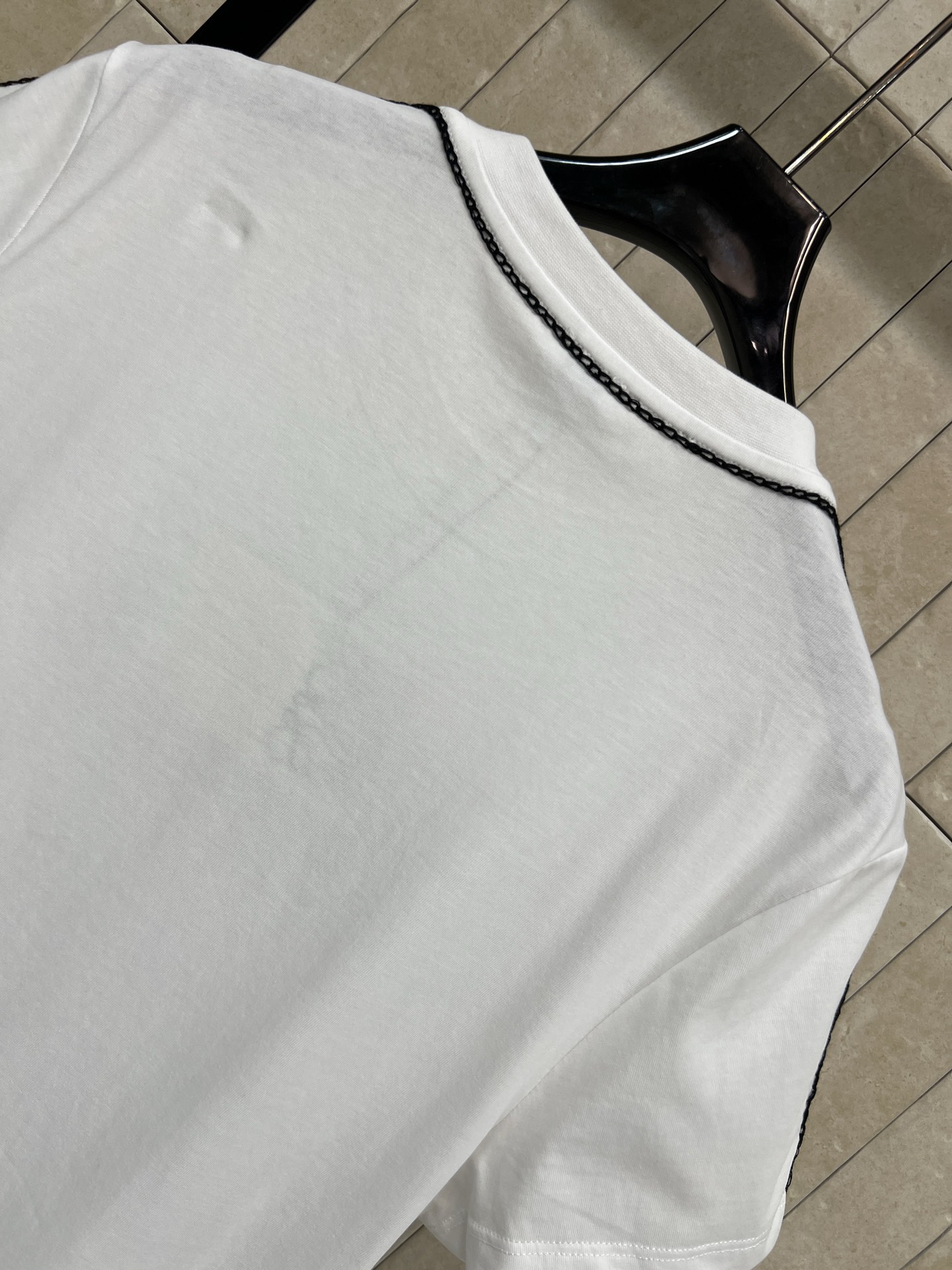 LE家 26春夏新款 经典Logo白色T恤 正面刺绣手写Logo超有辨识度 简约又高级！高品质棉料 柔软