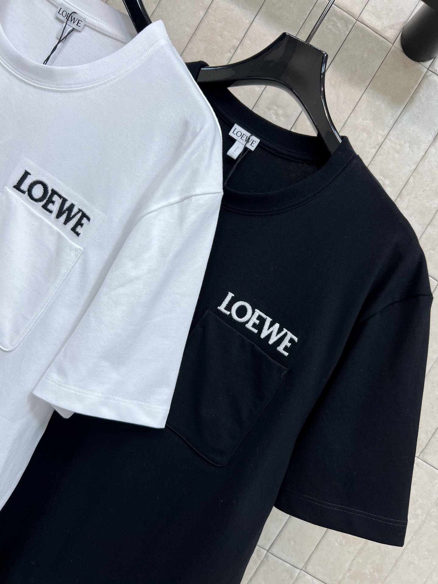 LE家 26春夏新款 经典Logo口袋T恤 采用纯棉材质 柔软舒适 日常穿着超友好 胸前小口袋+Logo