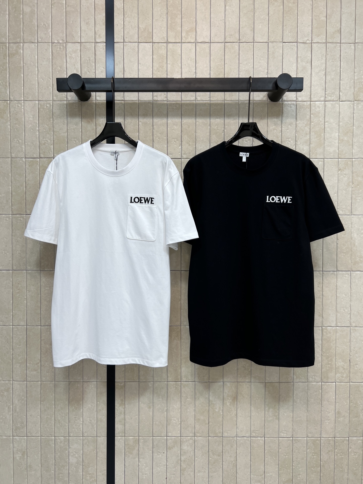 LE家 26春夏新款 经典Logo口袋T恤 采用纯棉材质 柔软舒适 日常穿着超友好 胸前小口袋+Logo