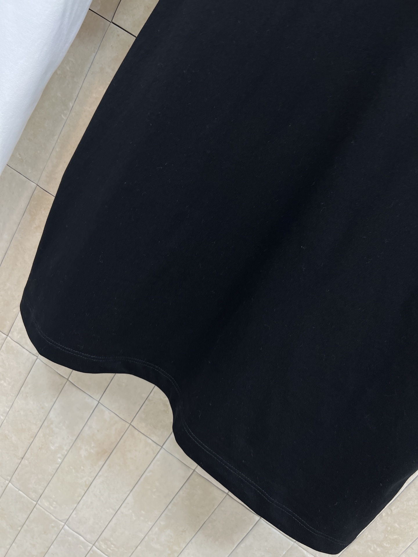 LE家 26春夏新款 经典Logo口袋T恤 采用纯棉材质 柔软舒适 日常穿着超友好 胸前小口袋+Logo