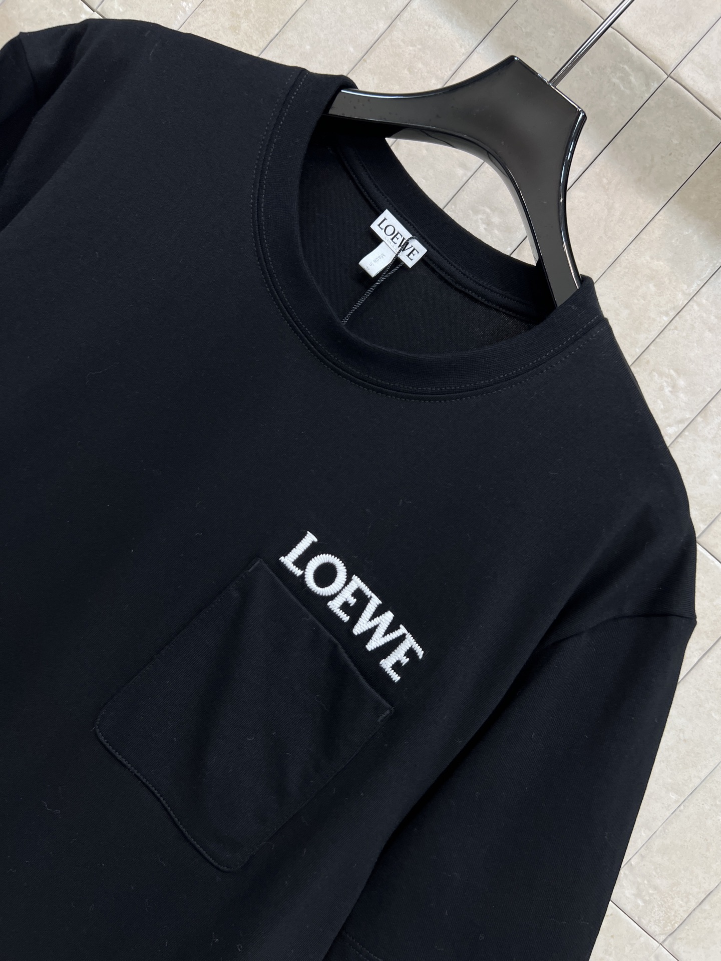 LE家 26春夏新款 经典Logo口袋T恤 采用纯棉材质 柔软舒适 日常穿着超友好 胸前小口袋+Logo