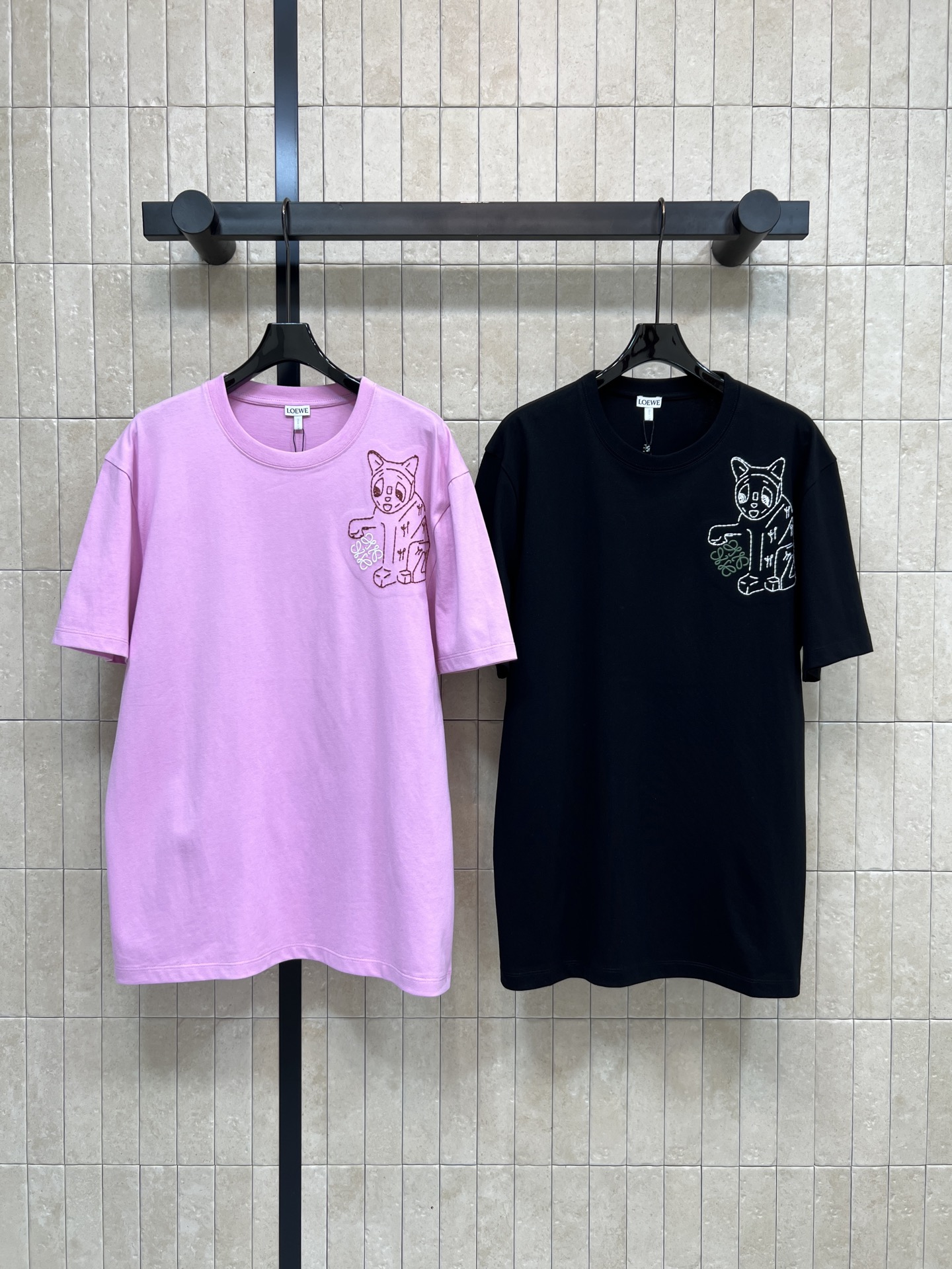 LE家 26春夏新款 Louis Wain联名猫咪T恤 选用高品质纯棉 柔软透气 春夏穿超舒服！胸前猫咪