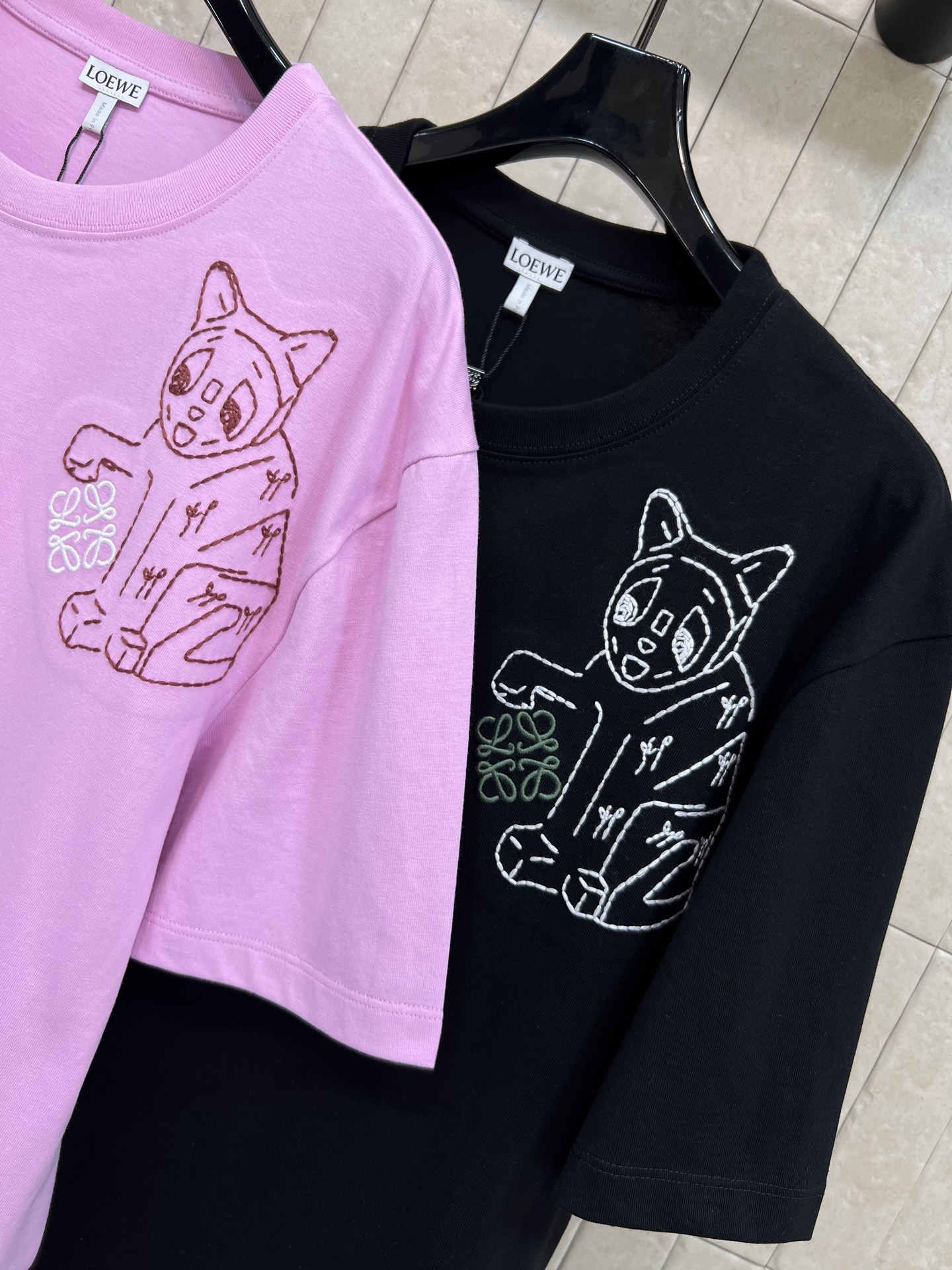 LE家 26春夏新款 Louis Wain联名猫咪T恤 选用高品质纯棉 柔软透气 春夏穿超舒服！胸前猫咪