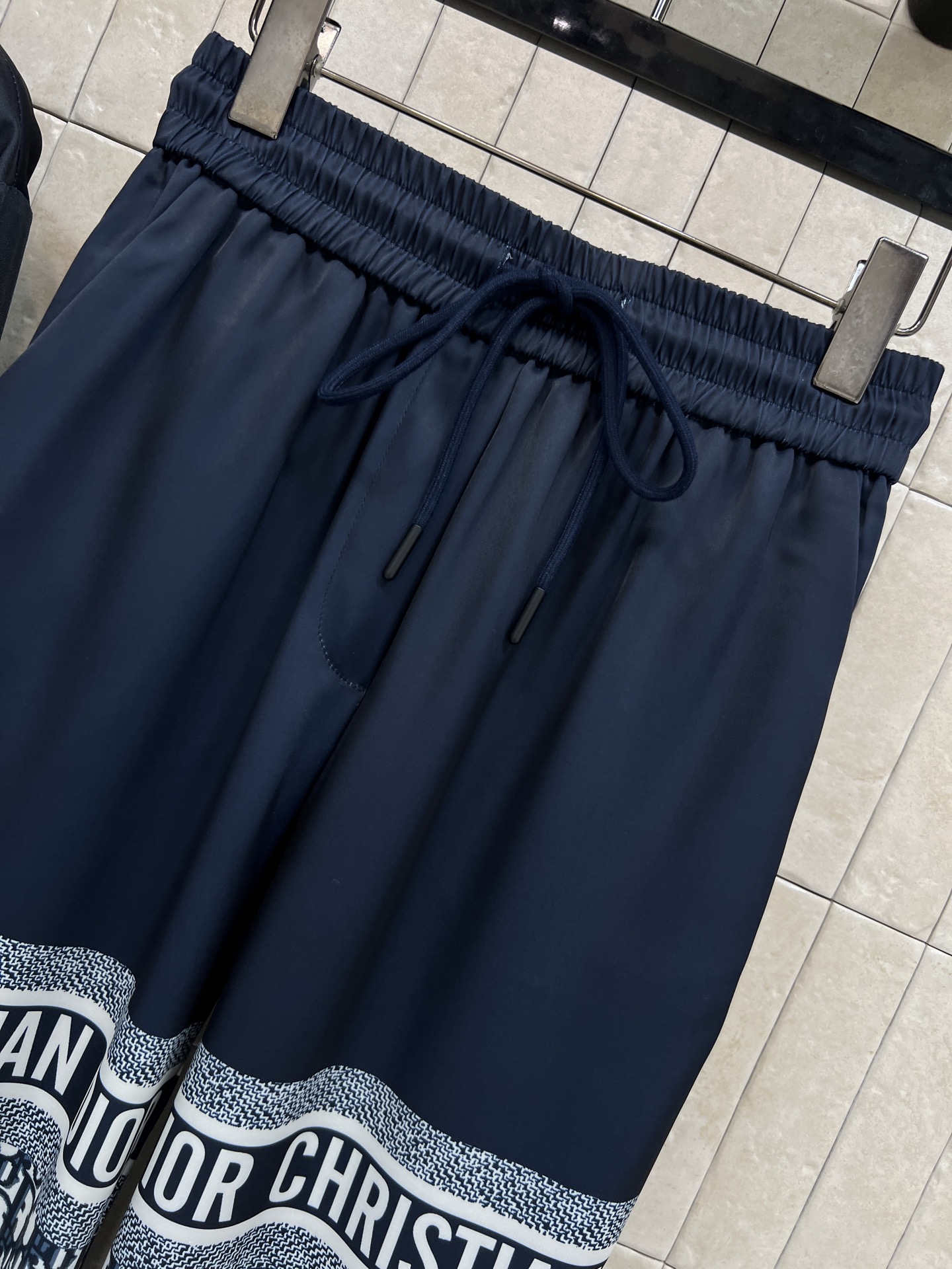 D家 26春夏新款 拼色老花印花衬衫套装 长袖衬衫+宽松长裤 经典Oblique老花图案超有辨识度 轻薄