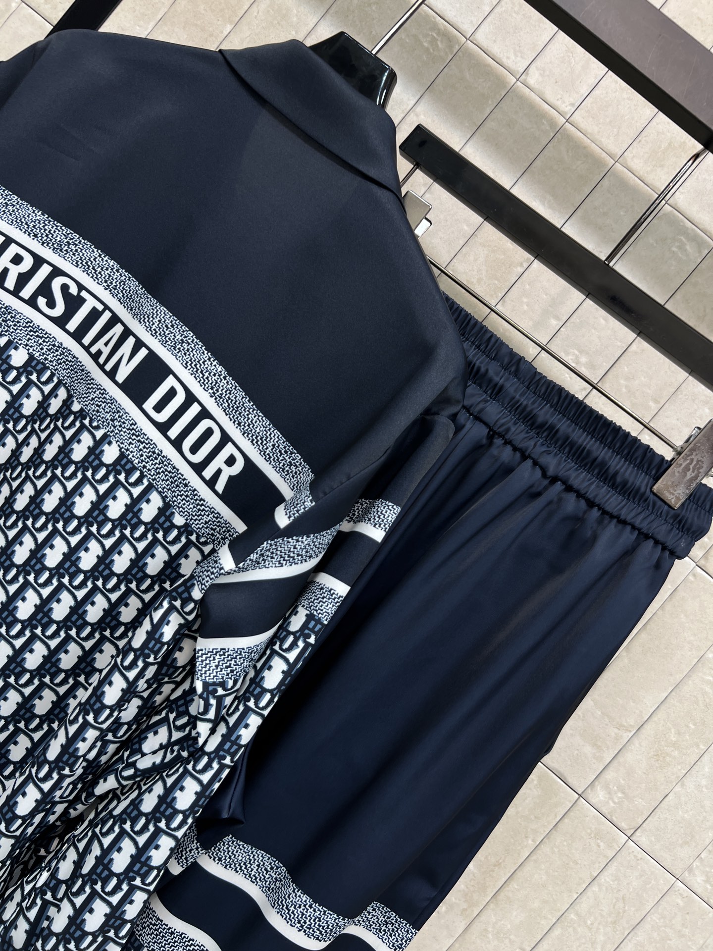 D家 26春夏新款 拼色老花印花衬衫套装 长袖衬衫+宽松长裤 经典Oblique老花图案超有辨识度 轻薄