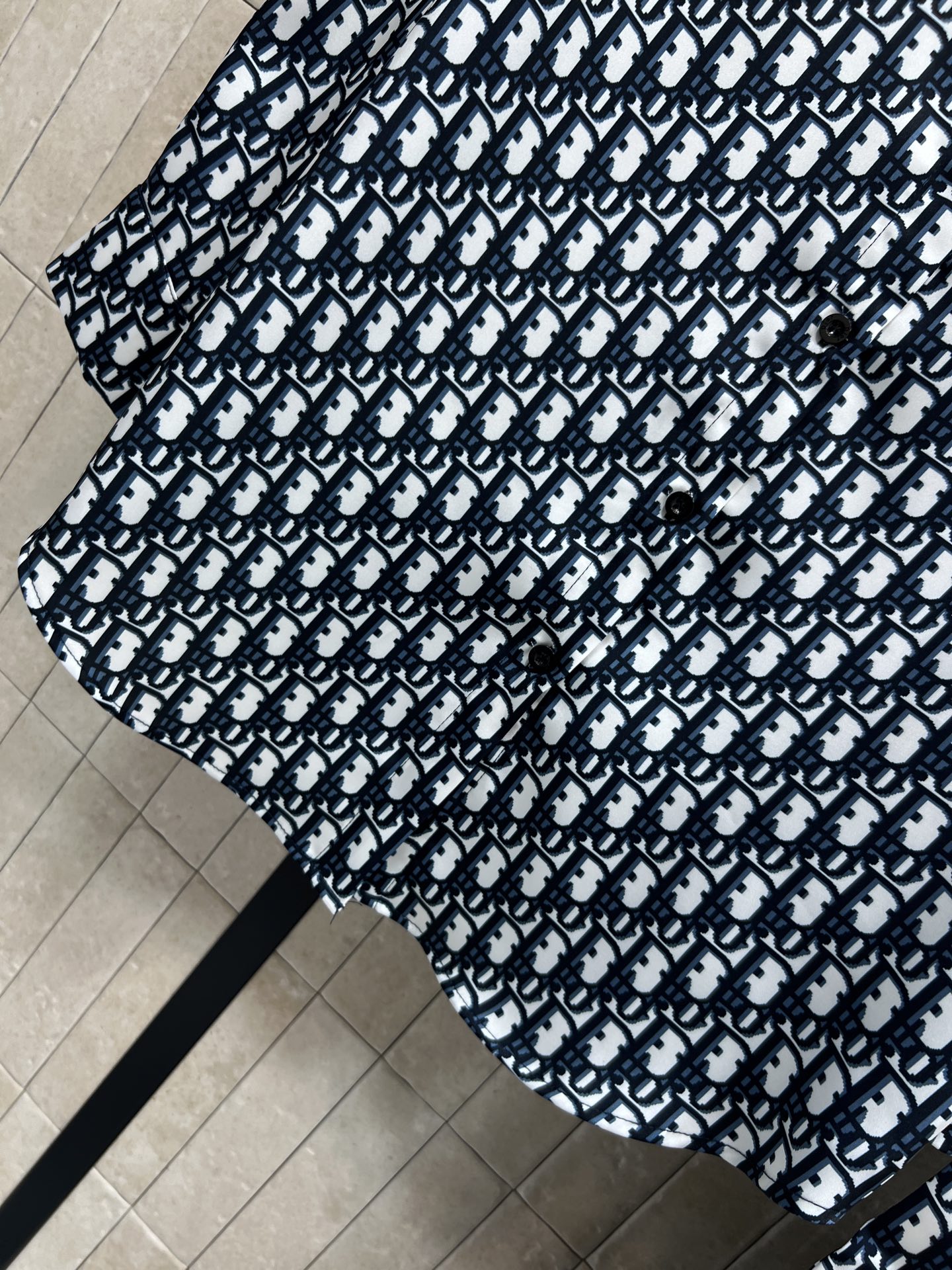 D家 26春夏新款 拼色老花印花衬衫套装 长袖衬衫+宽松长裤 经典Oblique老花图案超有辨识度 轻薄