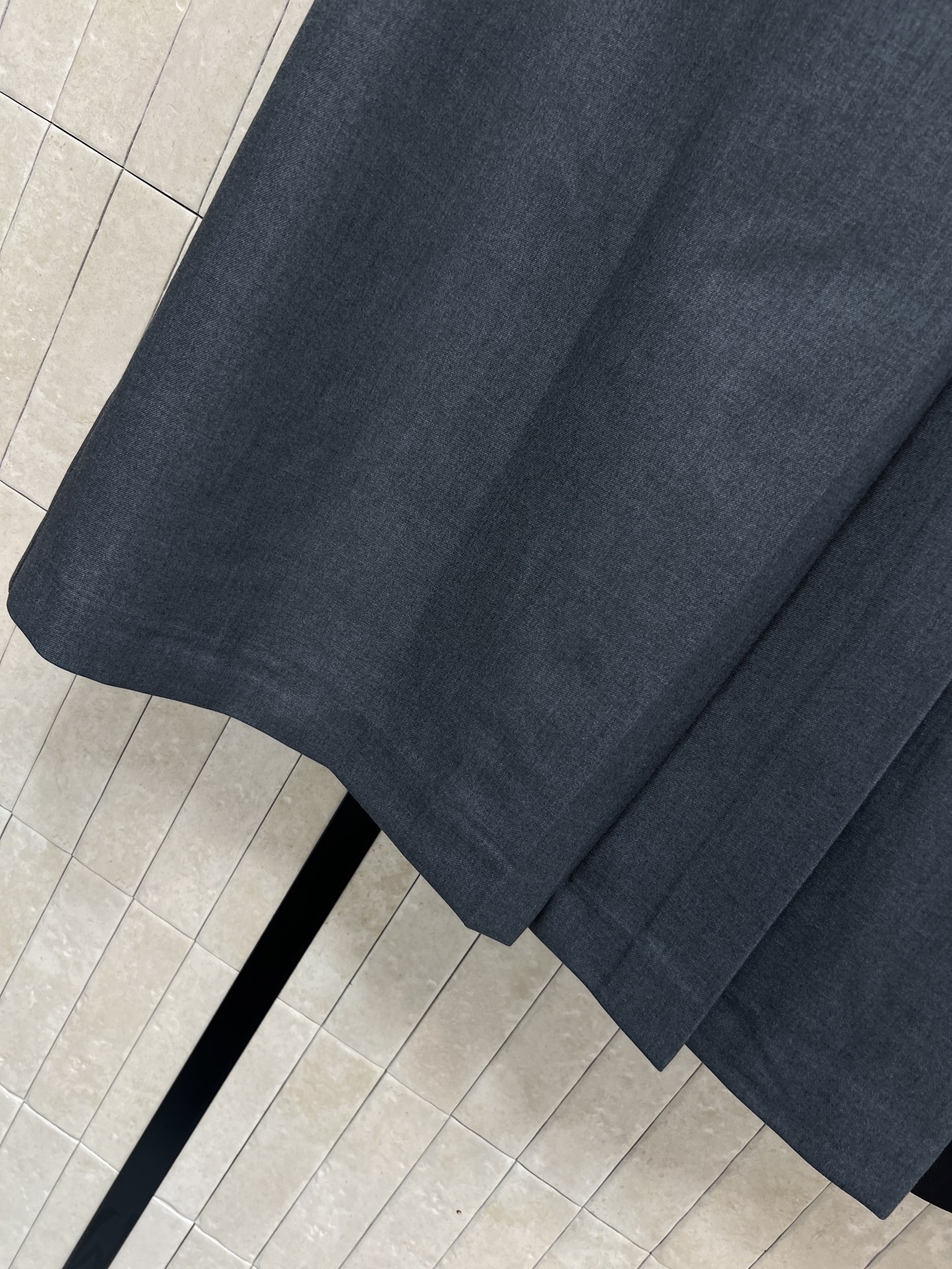 PD家 26春夏新款 三角标压褶半身裙 高腰A字版型 垂感面料+立体压褶 简约大方又显瘦！腰部金属扣皮带