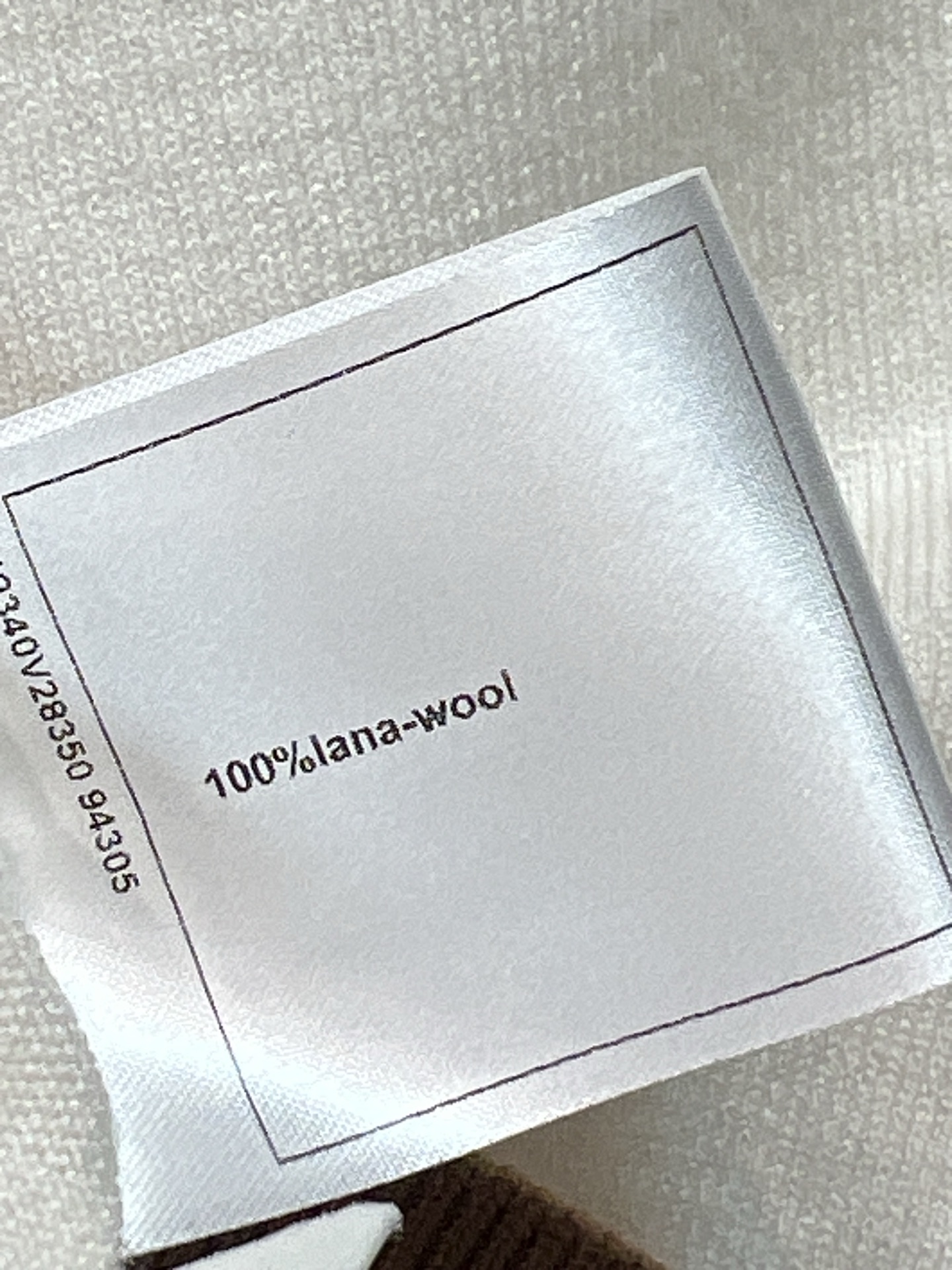 26春夏新款 logo刺绣针织短袖套装 短袖+百褶裙 白色纯棉T恤配红棕条纹 胸前双C刺绣超有辨识度！裙