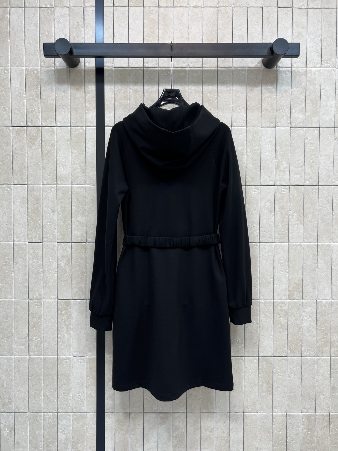 PD家 26春夏新款 三角标连帽拼接连衣裙外套 黑色针织空气棉面料 柔软又挺括 秋冬穿超合适！连帽+双拉