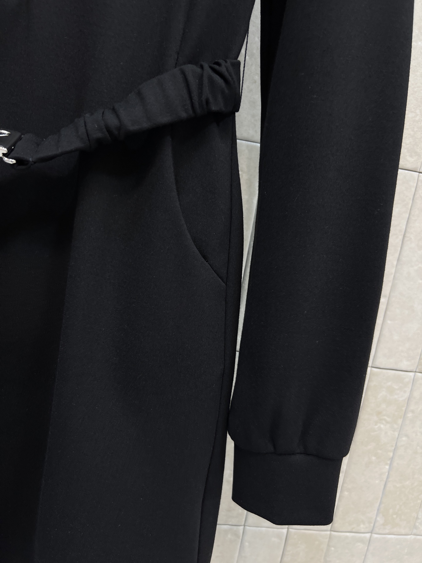 PD家 26春夏新款 三角标连帽拼接连衣裙外套 黑色针织空气棉面料 柔软又挺括 秋冬穿超合适！连帽+双拉