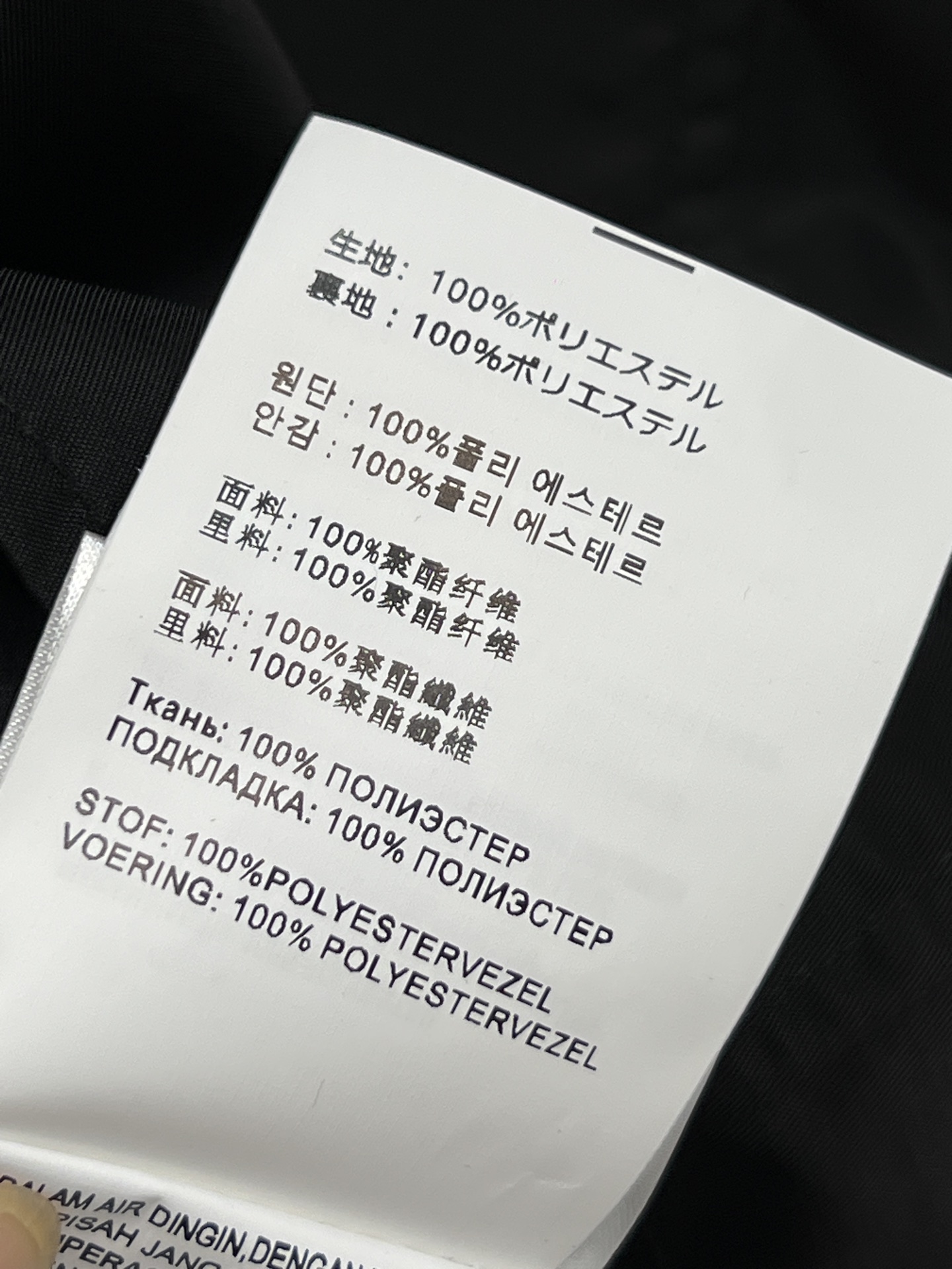 PD家 26春夏新款 黑色连帽收腰尼龙外套 采用轻便防风尼龙材质 抽绳收腰设计 +松紧腰带装饰超显身材 