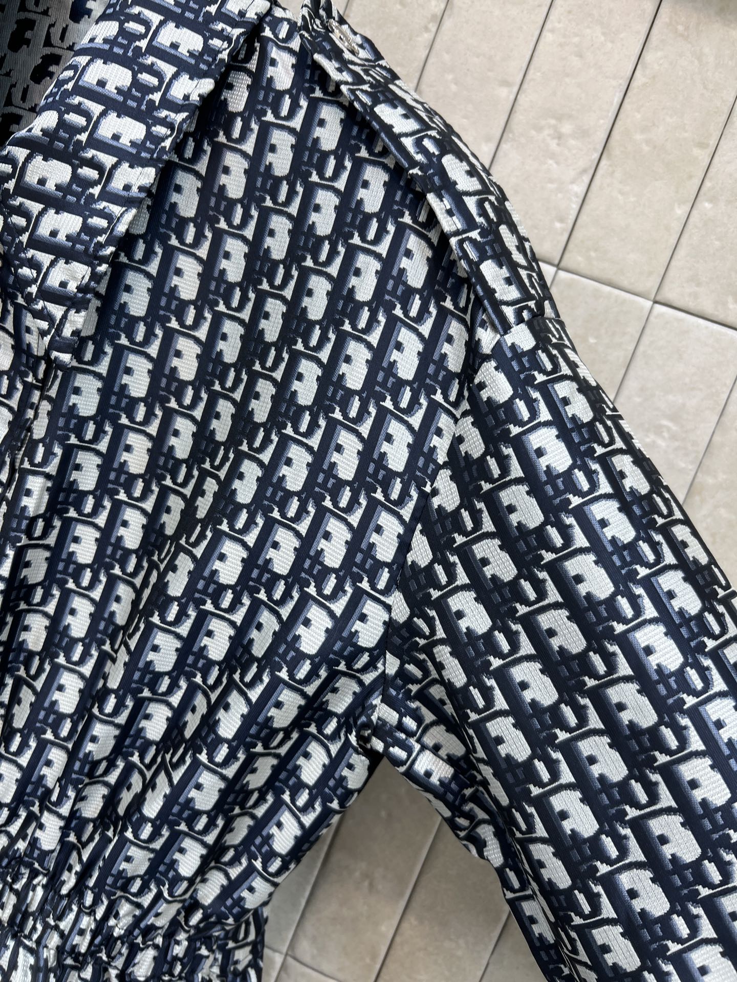 D家 26春夏新款 老花连帽外套 采用标志性提花面料 黑白色调搭配D字母图案辨识度超高！抽绳收腰设计 轻